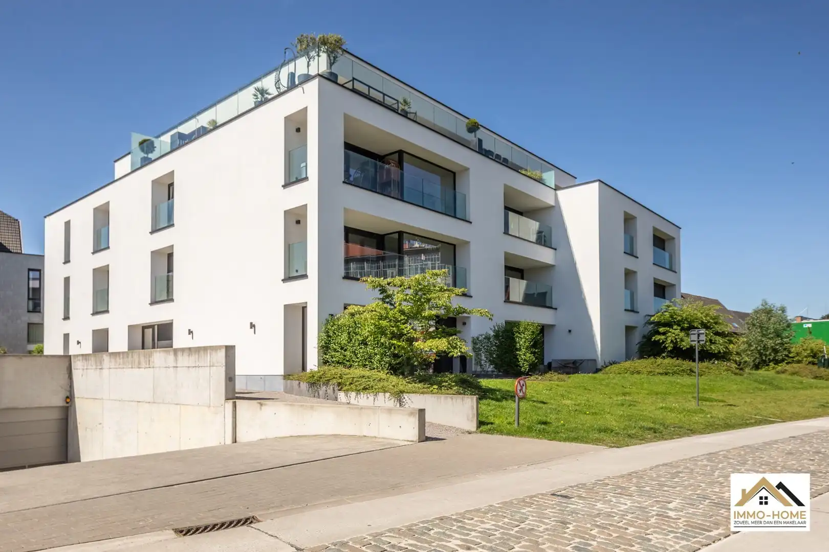 Instapklaar modern appartement met autostaanplaats foto 16