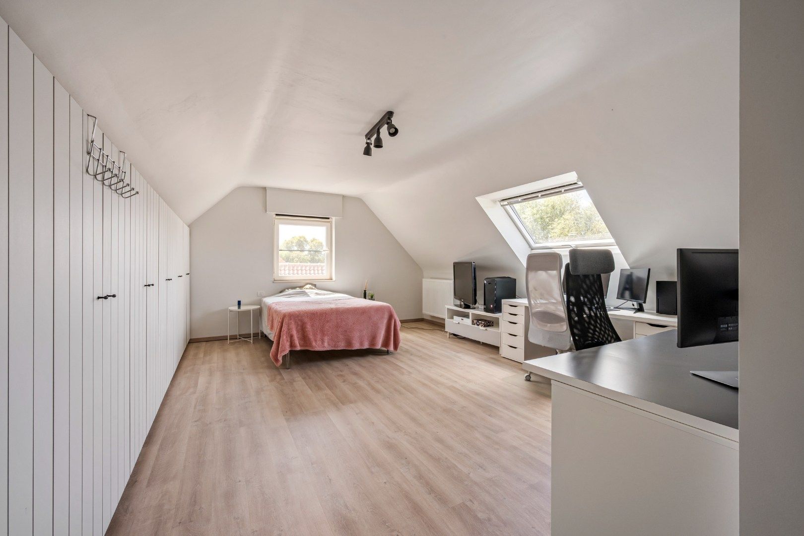 Recente halfopen woning met 4 slaapkamers en dubbele carport in Komen - Ten Brielen foto 15