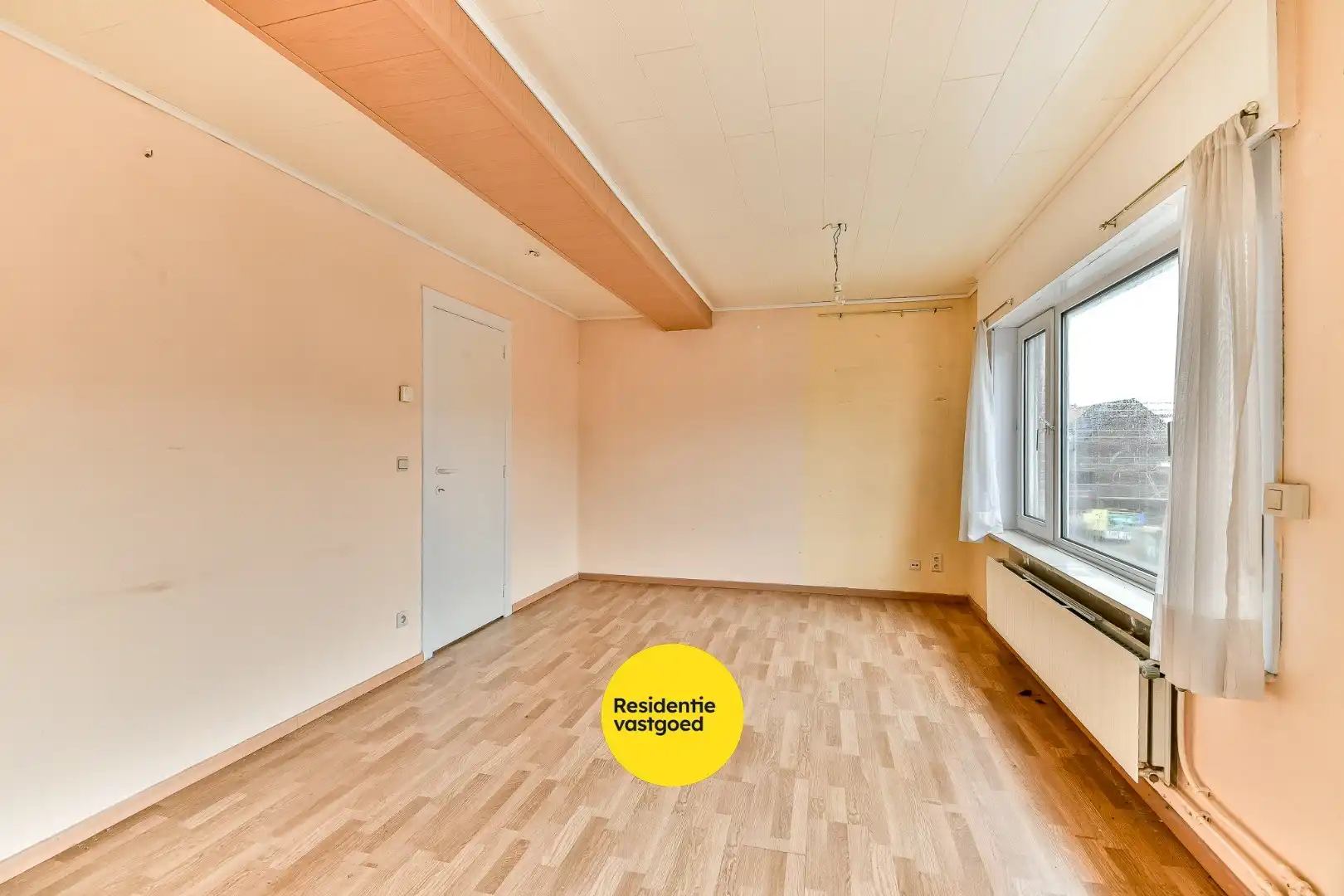 Te renoveren appartementsgebouw met loods op 1.131 m² foto 8
