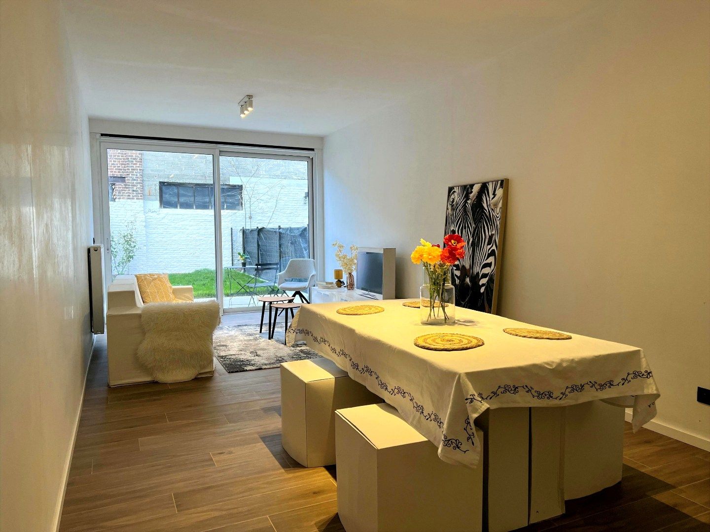 Instapklare stadswoning met 3 slaapkamers en tuintje!  foto 2