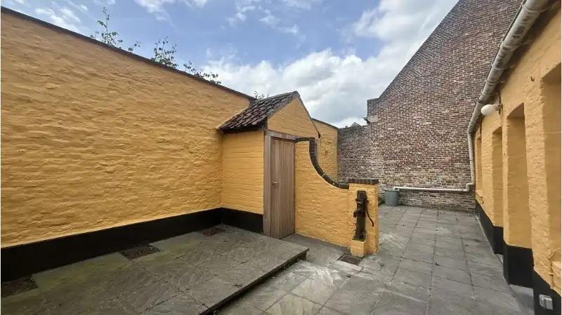 Karaktervolle 2-slaapkamerwoning met ruim TERRAS te huur in Brugge foto 15