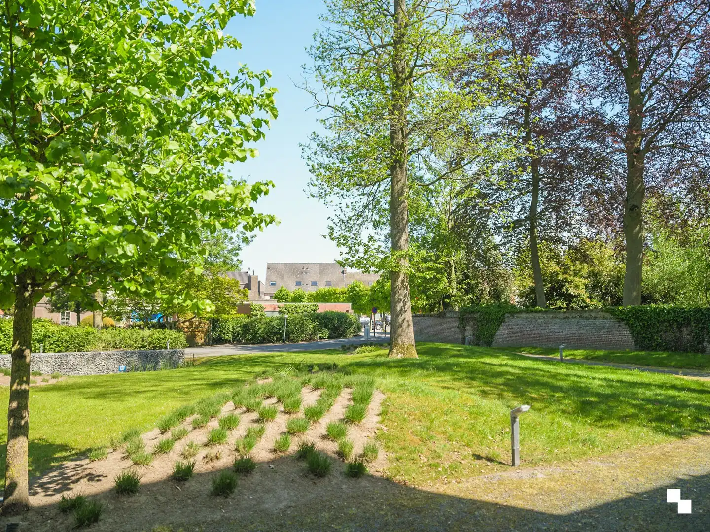 Gelijkvloers appartement omgeven door groen aan de Sint-Denijskerk foto 18