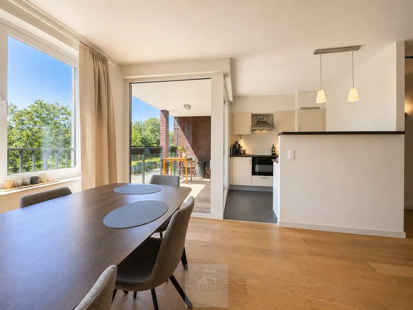 Zonnig 2 slpk-appartement met zuidgericht terras + autostaanplaats! foto 5