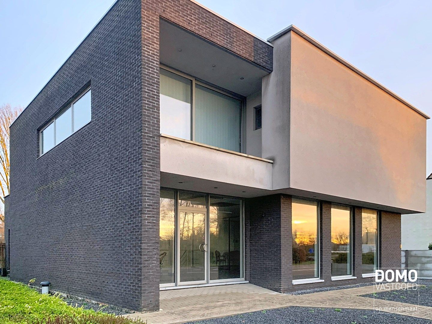 Commerciële ruimte met kelder te huur te Herk-de-Stad foto 2