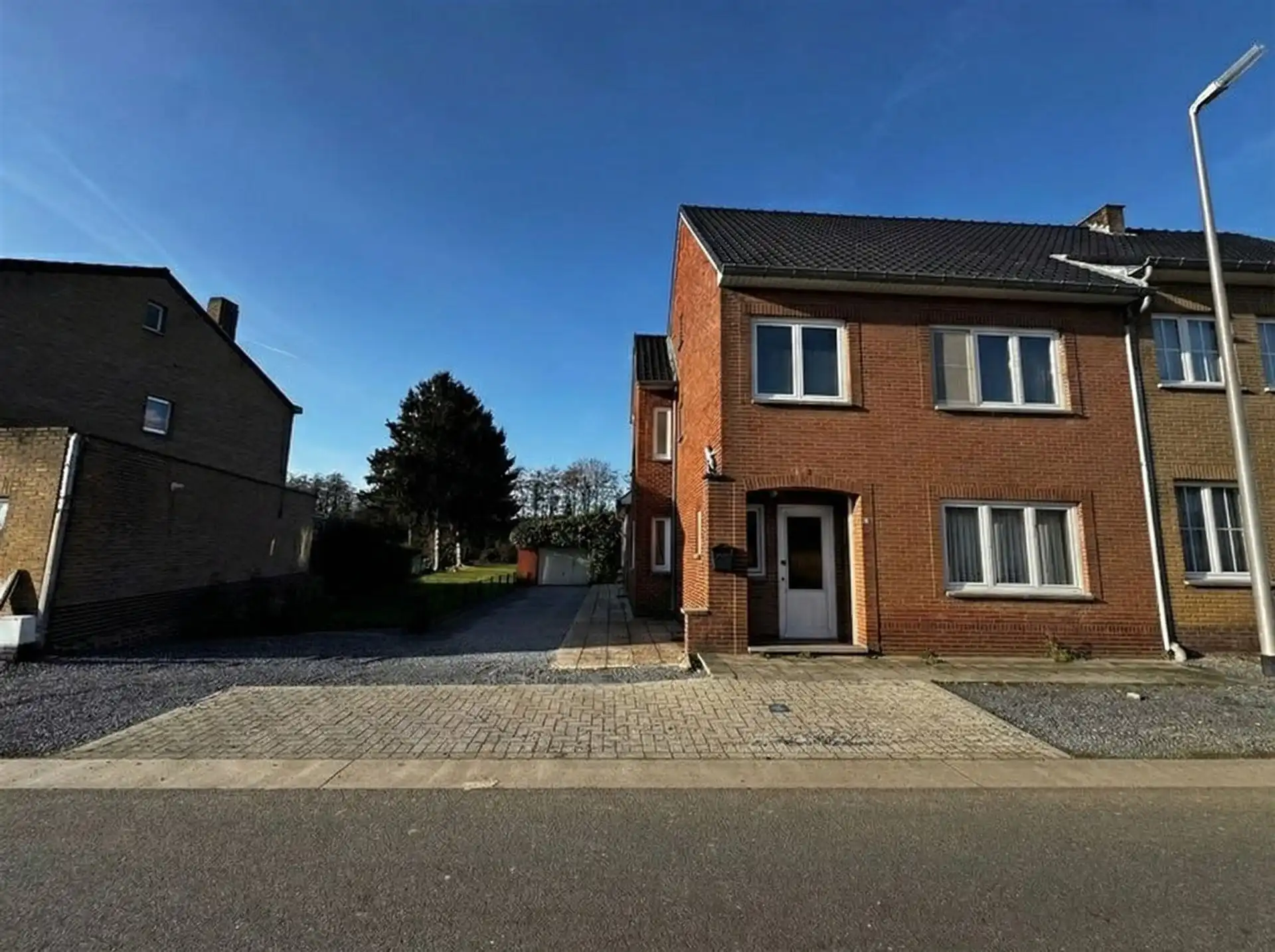 Hoofdfoto van de publicatie: Charmante halfopen woning met uitzonderlijk ruime tuin in Maasmechelen (Boorsem)