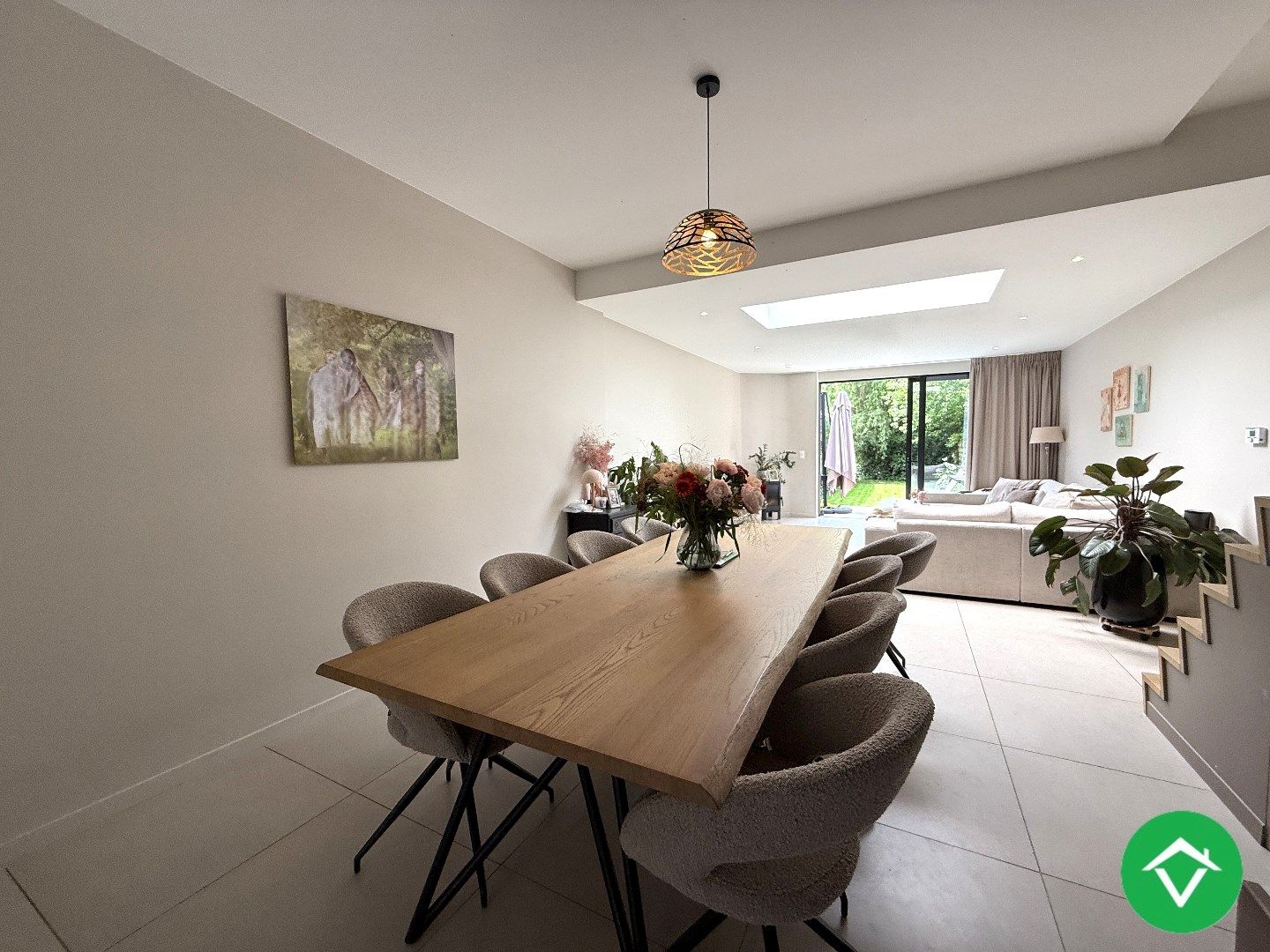 Prachtig gerenoveerde rijwoning nabij het centrum met 3 slaapkamers, tuin en garage te Roeselare foto 4