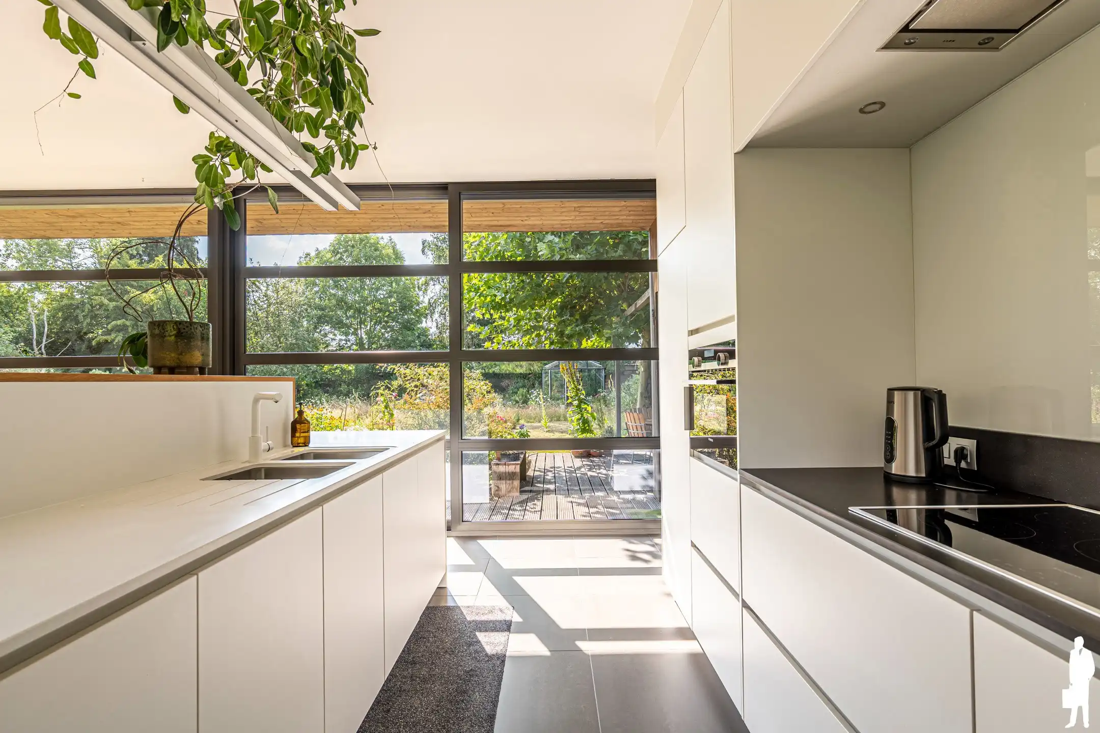 Unieke woning; architecturaal ontwerp, organische natuurtuin foto 13