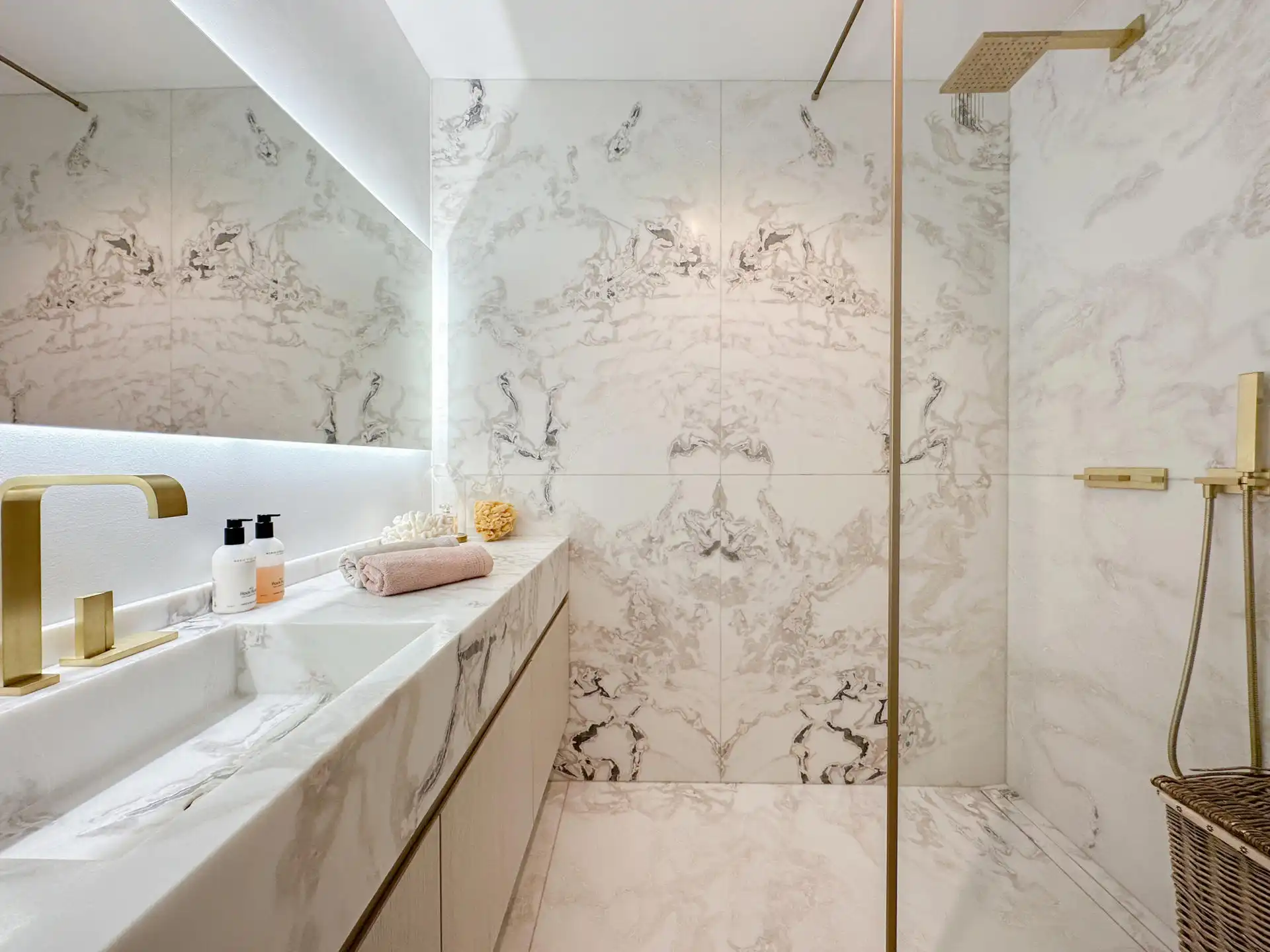 Subliem nieuwbouwappartement in het Zoute met zonnig terras foto 19