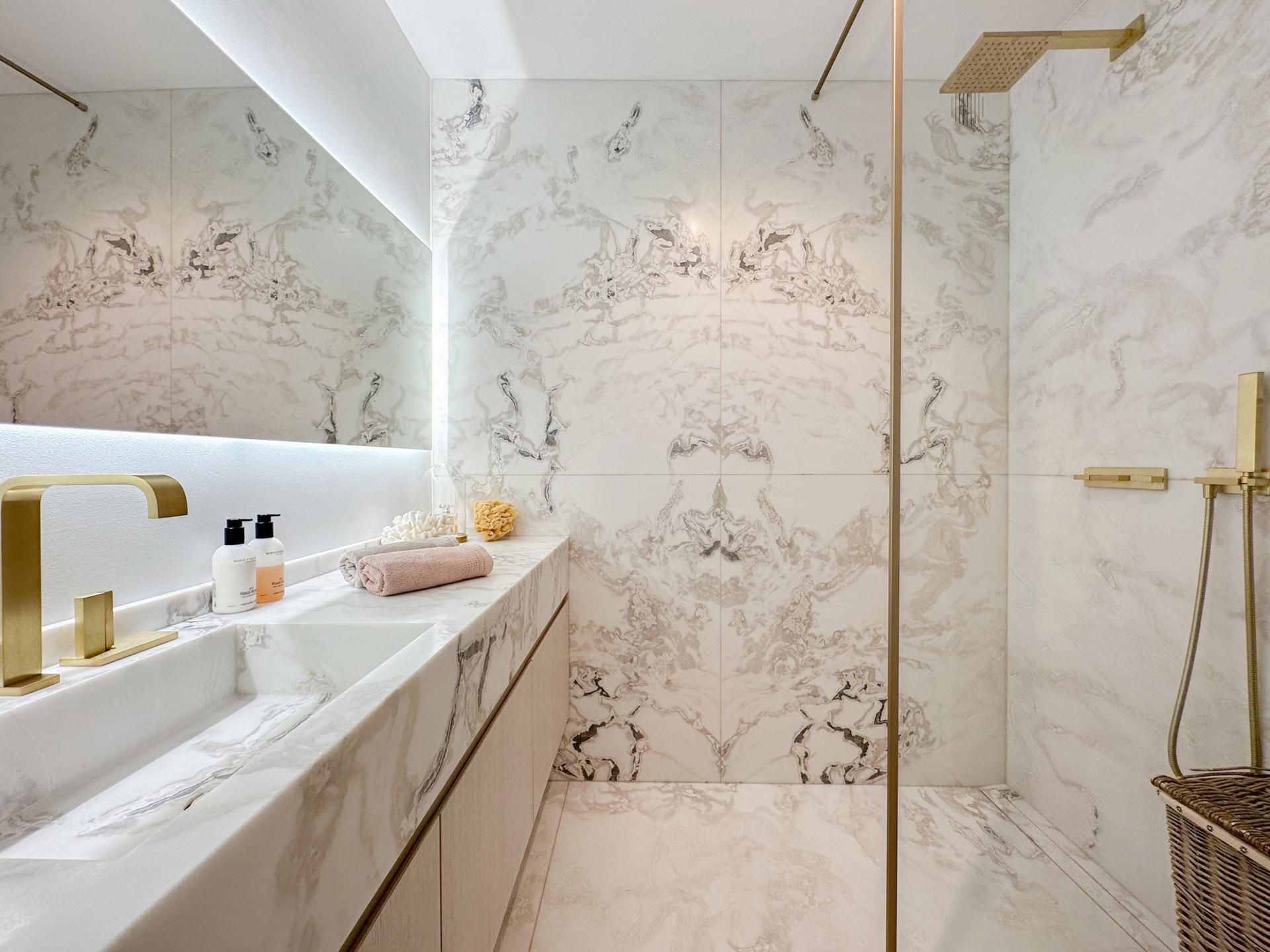 Subliem nieuwbouwappartement in het Zoute met zonnig terras foto 19