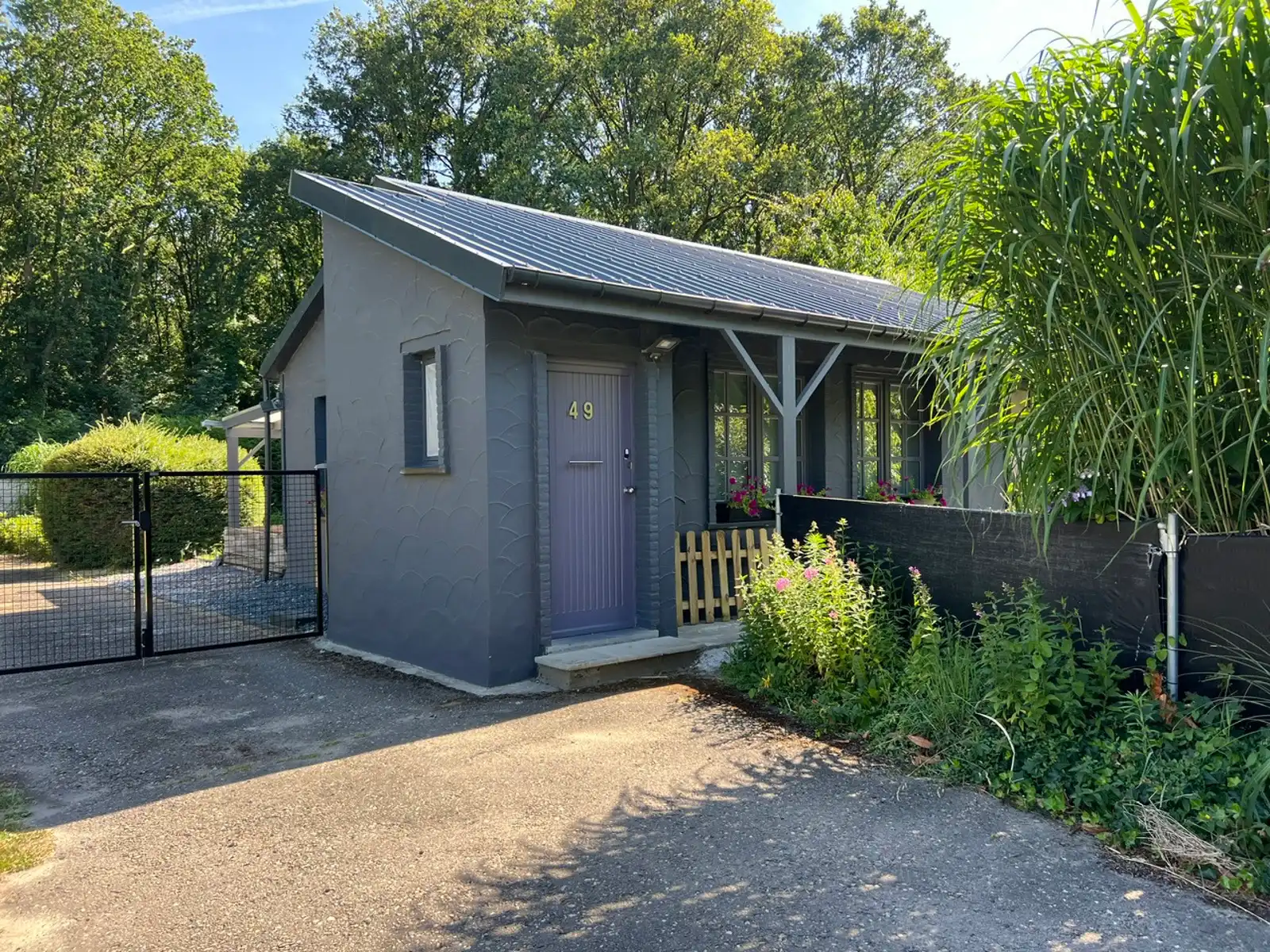 Instapklaar buitenverblijf met 1slpk op 1.497m² foto 2