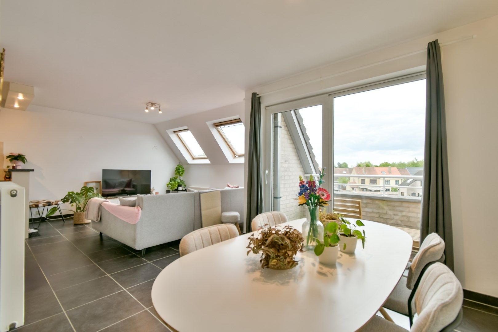 Instapklare en energiezuinige appartement in het centrum van Torhout! foto 4