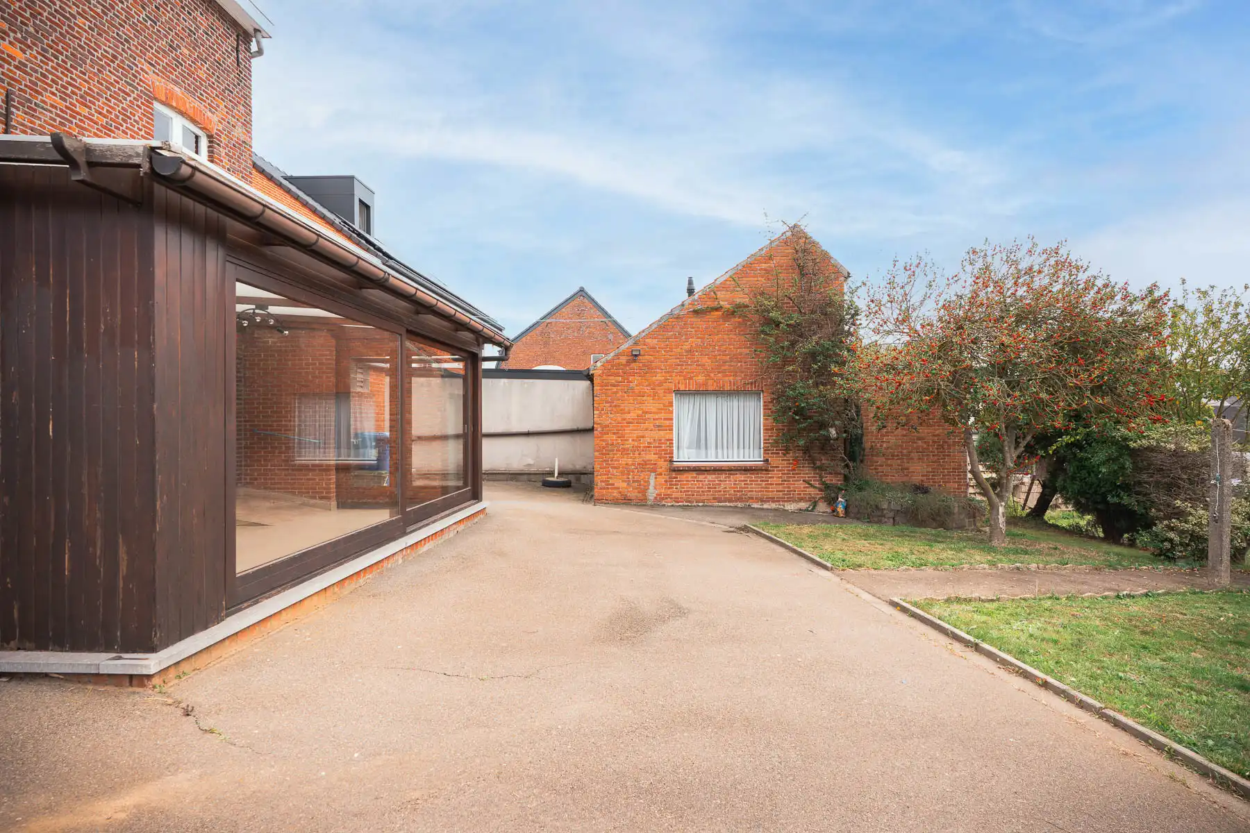 Karaktervolle woning met veel potentieel op toplocatie foto 30