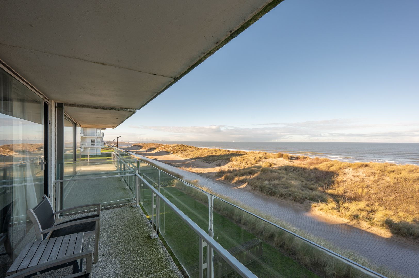 Instapklaar appartement op de wandeldijk in het Zoute foto 2