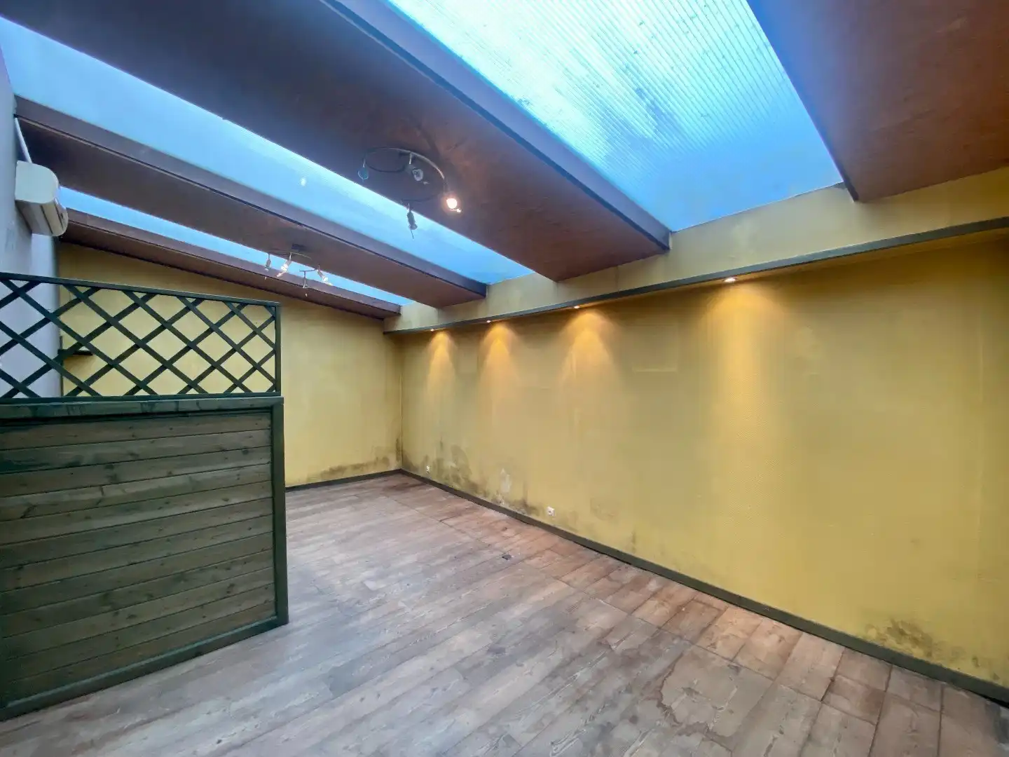 RUIM HANDELSPAND MET TAL VAN MOGELIJKHEDEN OP CENTRUM LOCATIE foto 8