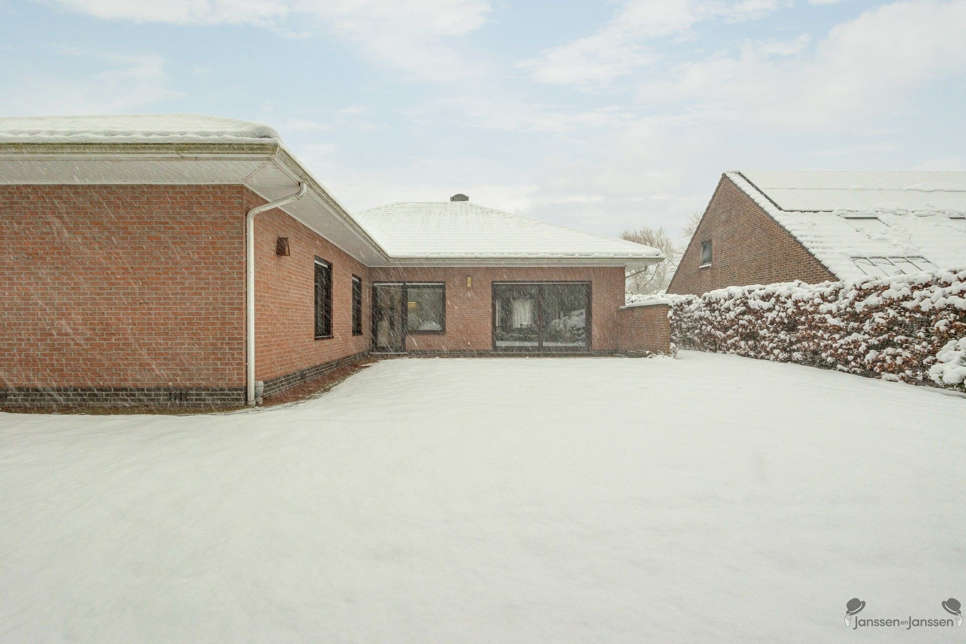 Vrijstaande villa met potentieel in gewilde wijk van Brasschaat foto 30