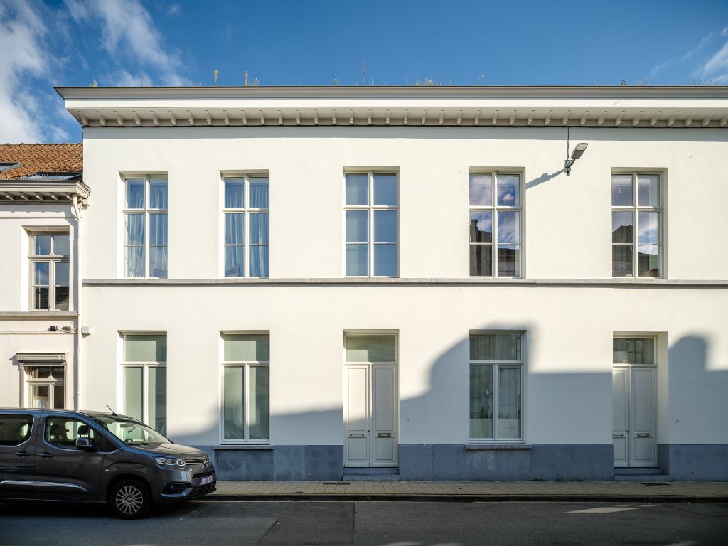 Architectuur en authenticiteit gecombineerd in Centrum Gent – Imposante, architecturale townhouse met 4 slaapkamers, 2 badkamers, stadstuin en dakterras naar een ontwerp van Elemelent Architecten. foto 21