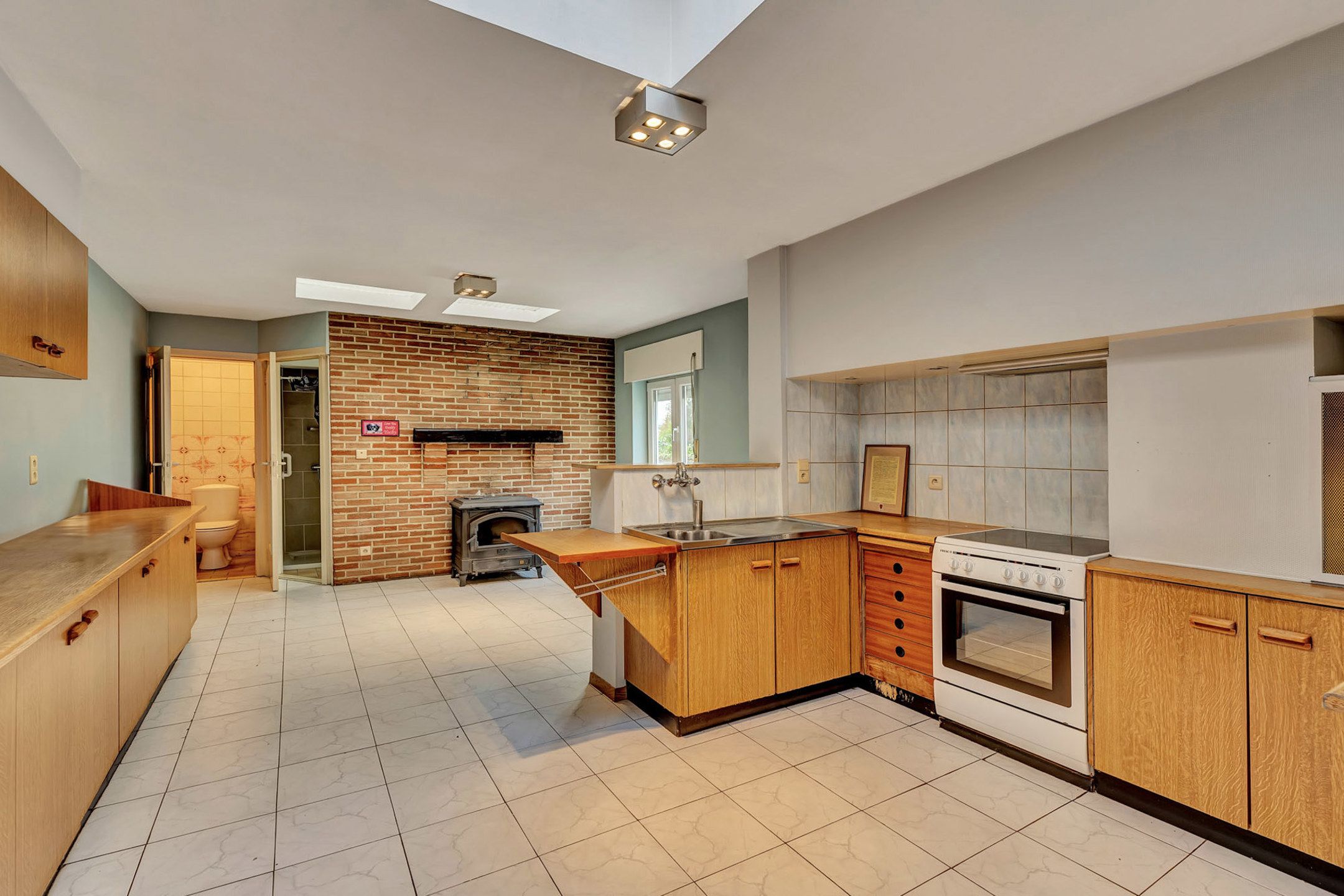 Ruime te renoveren woning op toplocatie foto 10