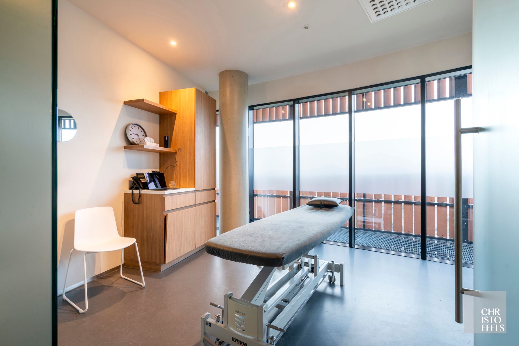 Moderne kantoor/praktijk- ruimte (221m²)  in het iconische Botta-gebouw, centraal gelegen te Genk foto 7