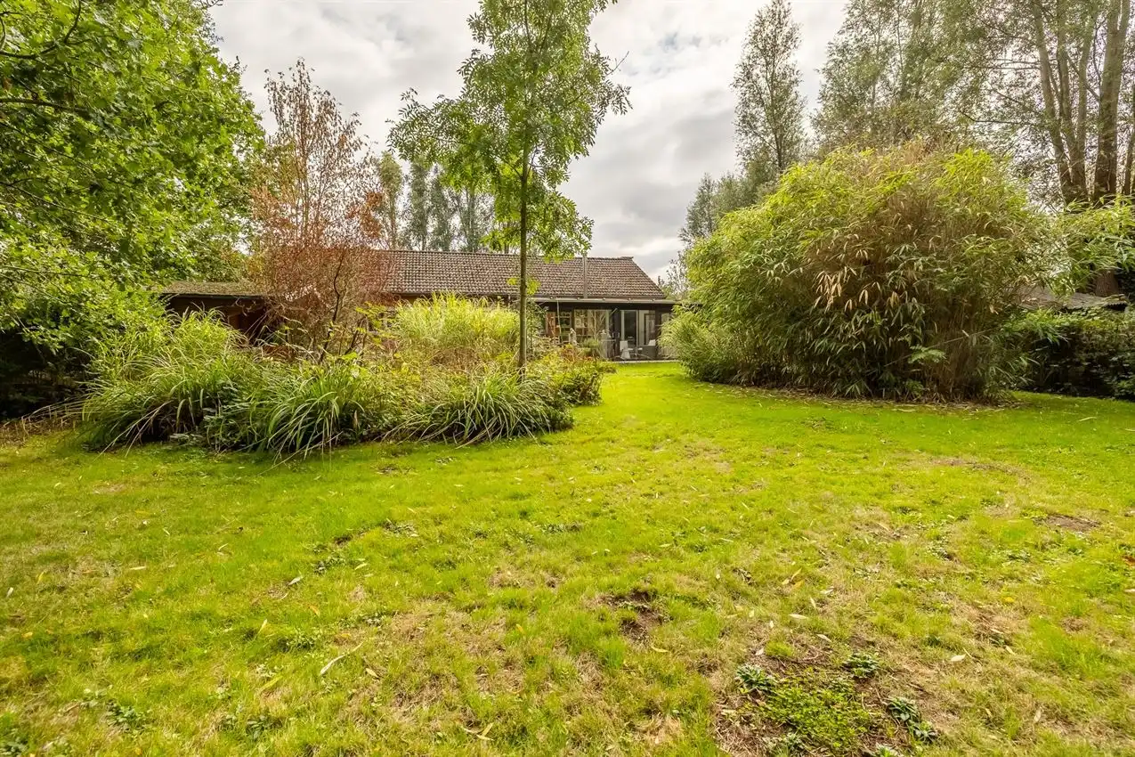 Uniek rustig wonen, helemaal achterin en midden in het groen. foto 27