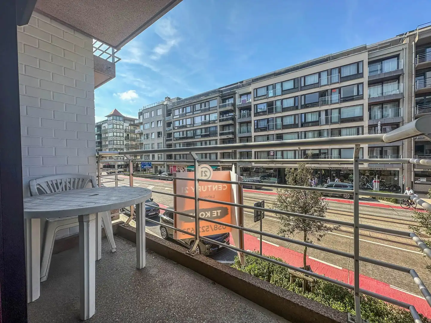 Instapklare studio met slaaphoek vlakbij de zee en het strand. foto 2