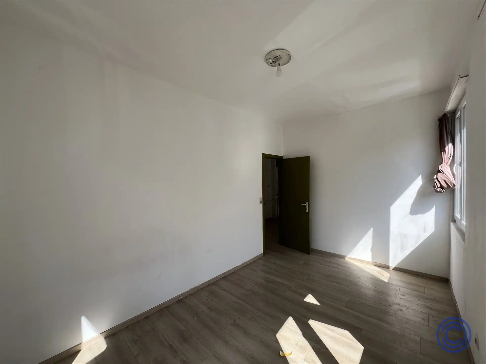 Vergund appartementsgebouw met garages! foto 13