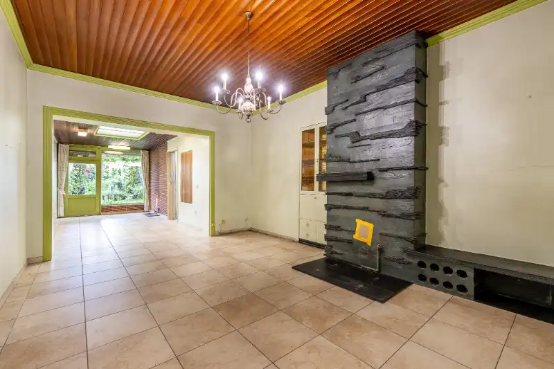Zeer ruime, te renoveren woning met mogelijkse uitweg. foto 5