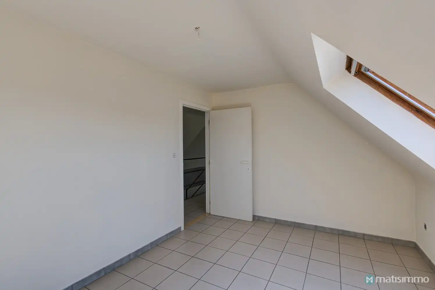 INSTAPKLAAR DUPLEX-APPARTEMENT MET 2 SLAAPKAMERS EN GARAGE NABIJ HET CENTRUM VAN BILZEN foto 16