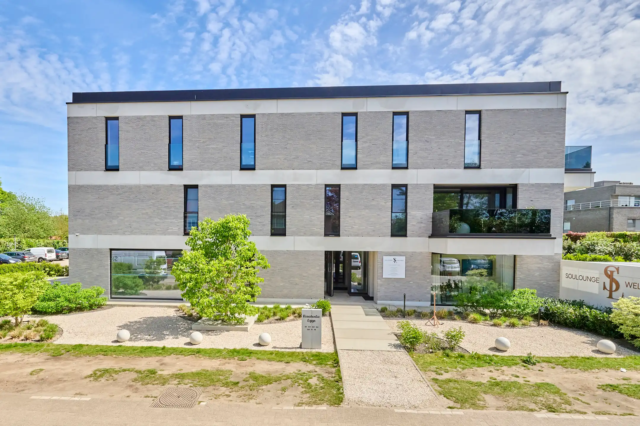 LUXUEUS GEMEUBELD APPARTEMENT MET TERRAS foto 3