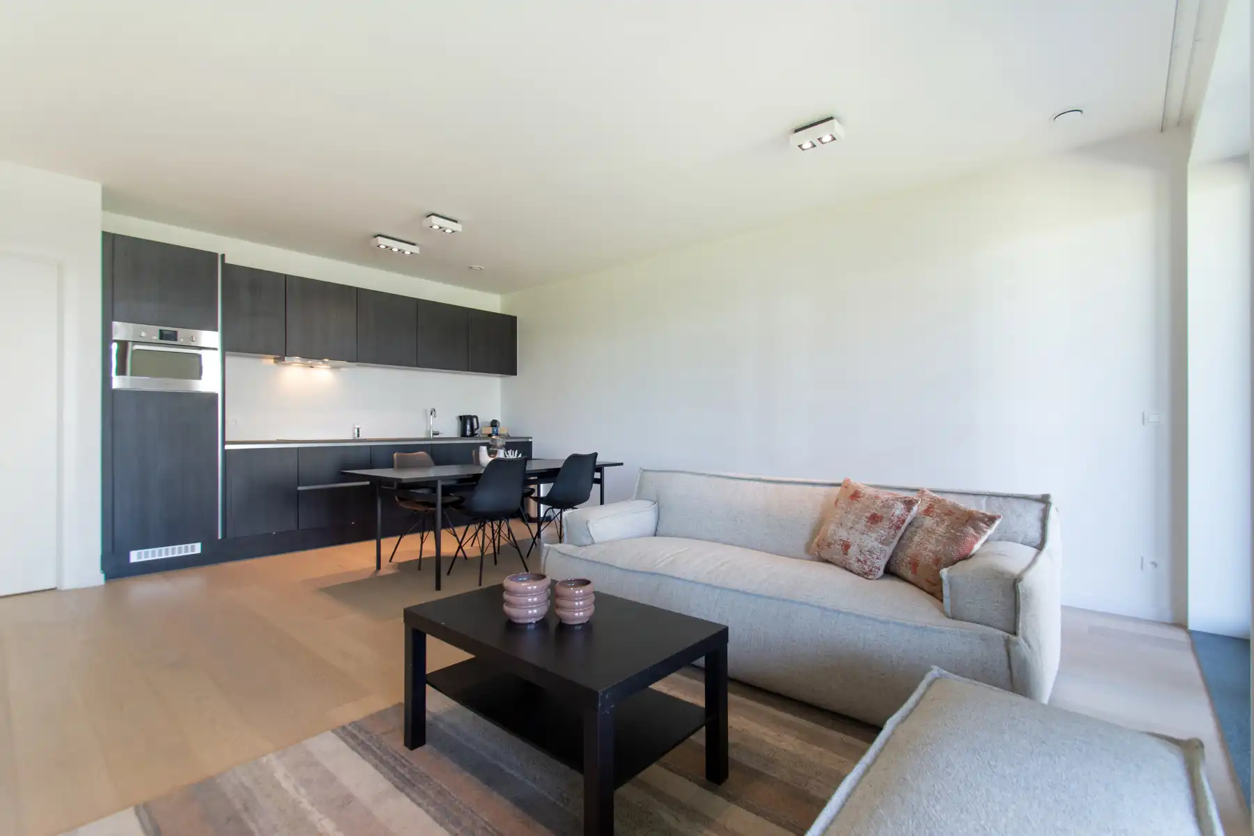 Prachtige 1 slaapkamer appartement met parkzicht foto 2