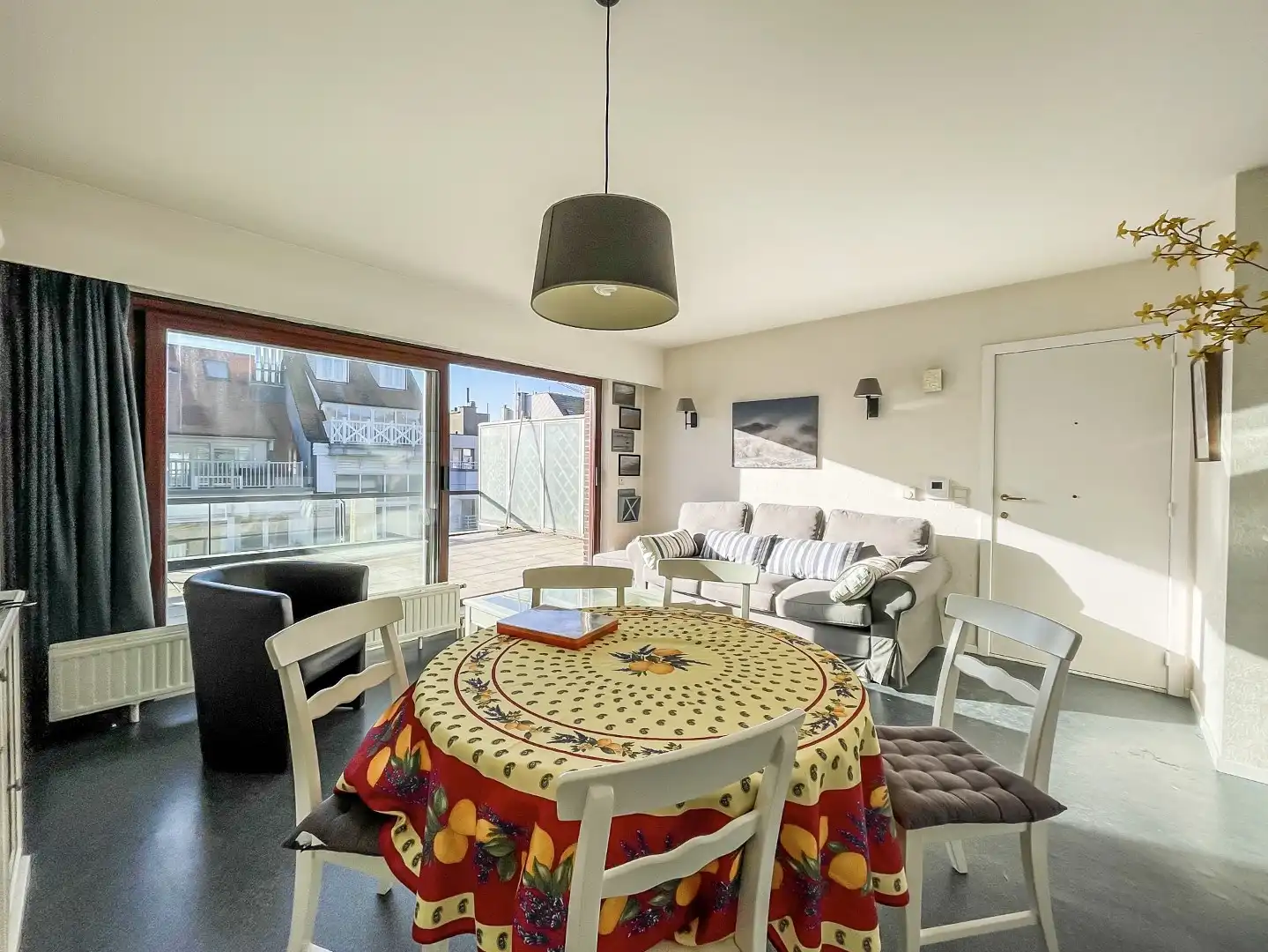 Zeer zonnige penthouse met 2 slaapkamers gelegen vlakbij het Van Bunnenplein en de Zeedijk. foto 6