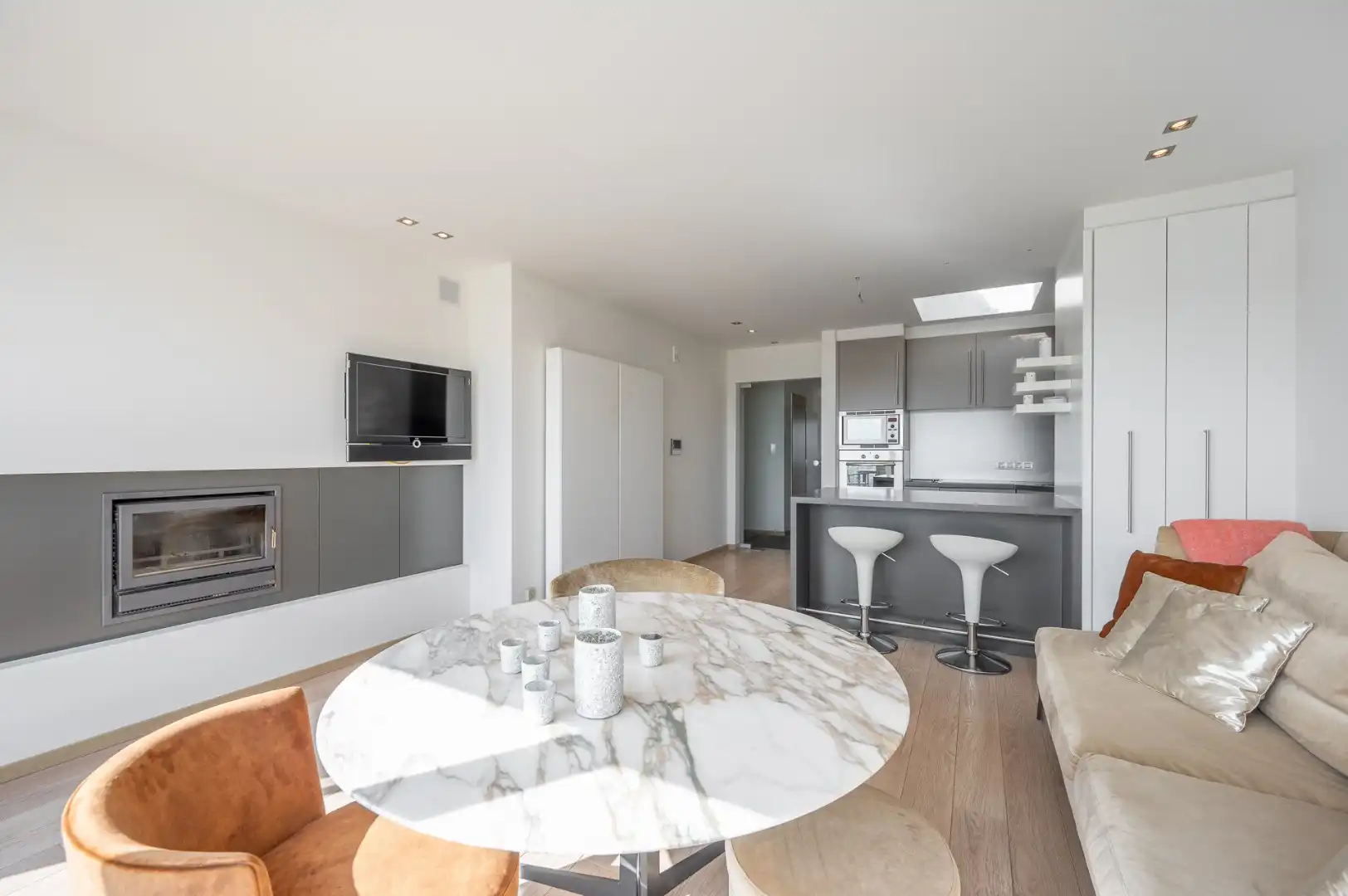 Appartement met magnifiek zeezicht op een 10de verdiepping gelegen in Duinbergen. foto 6