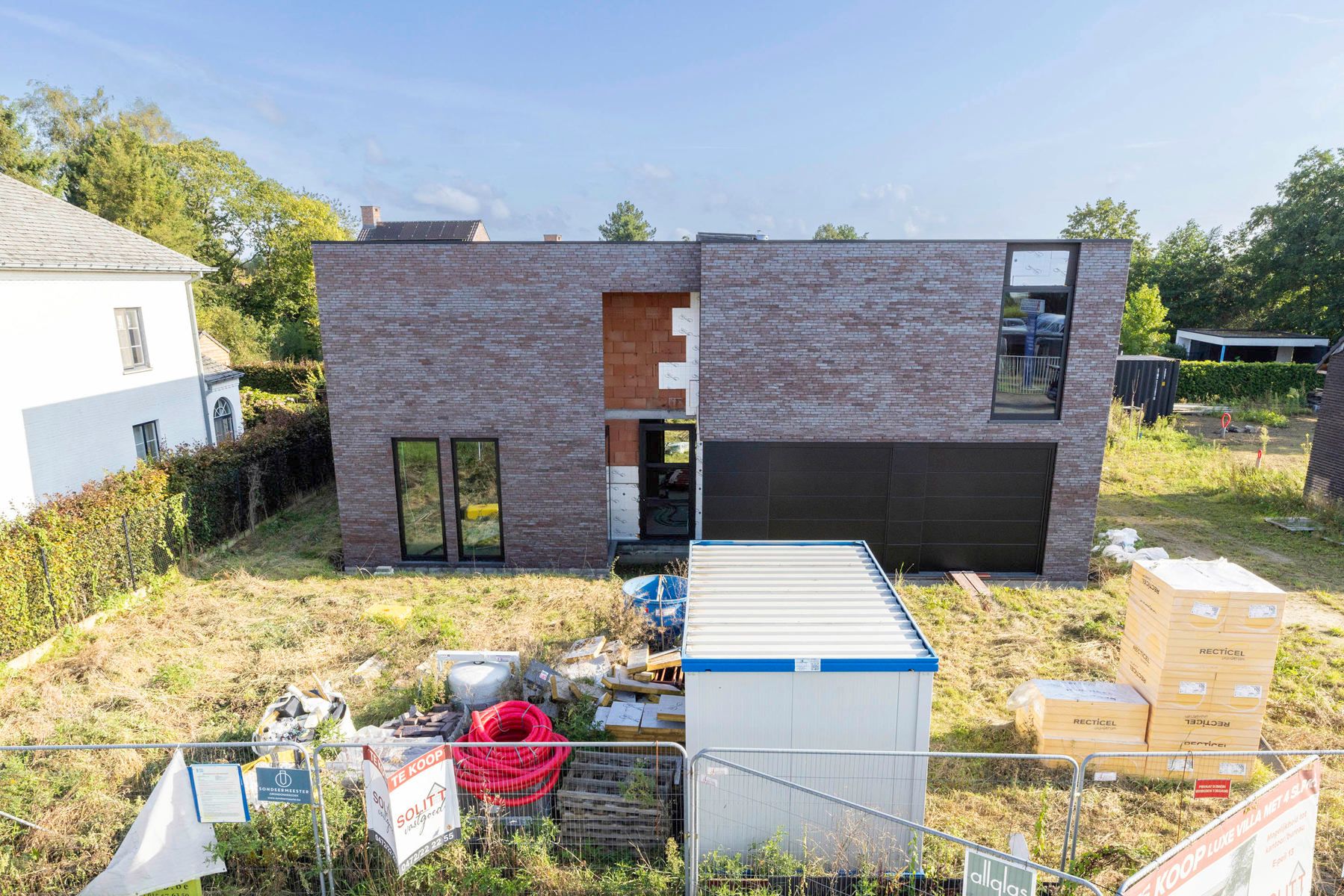 Prachtige moderne nieuwbouw villa met o.a. 4 slpk en kantoor foto 13