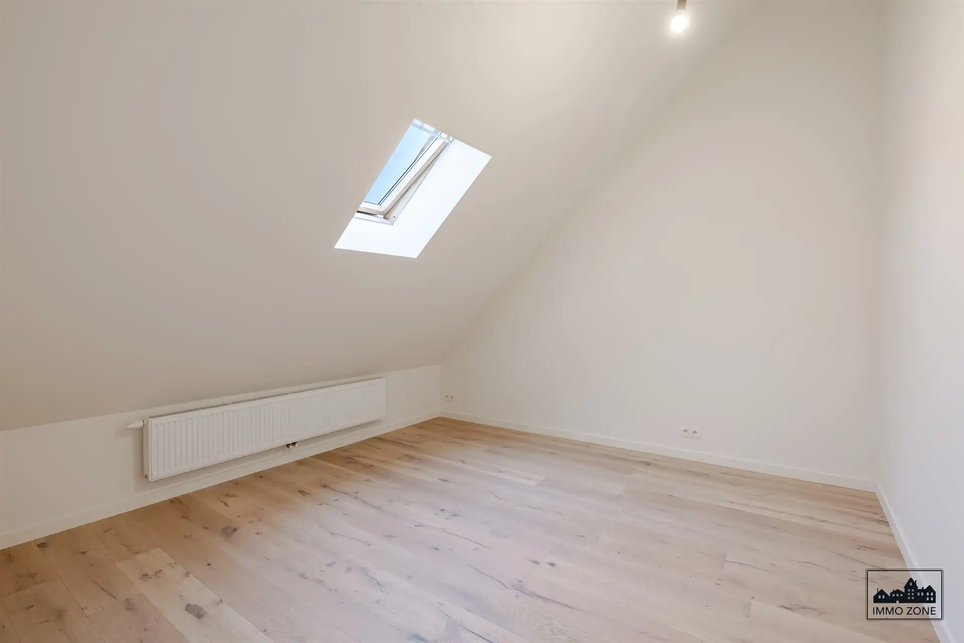 Volledig gerenoveerde woning met zuidwestgericht perceel foto 11