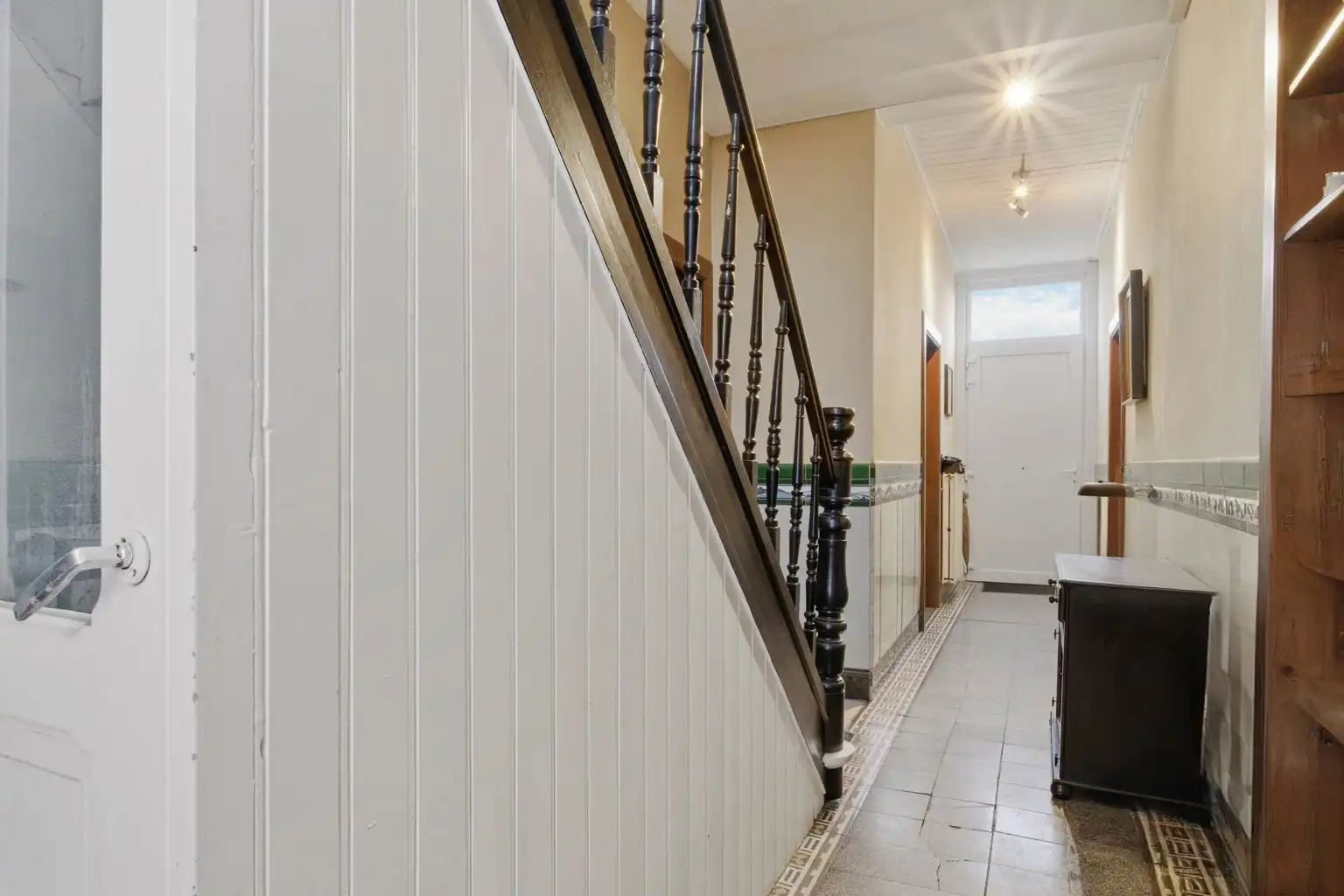 RUIME ALLEENSTAANDE WONING IN DOODLOPENDE STRAAT foto 10