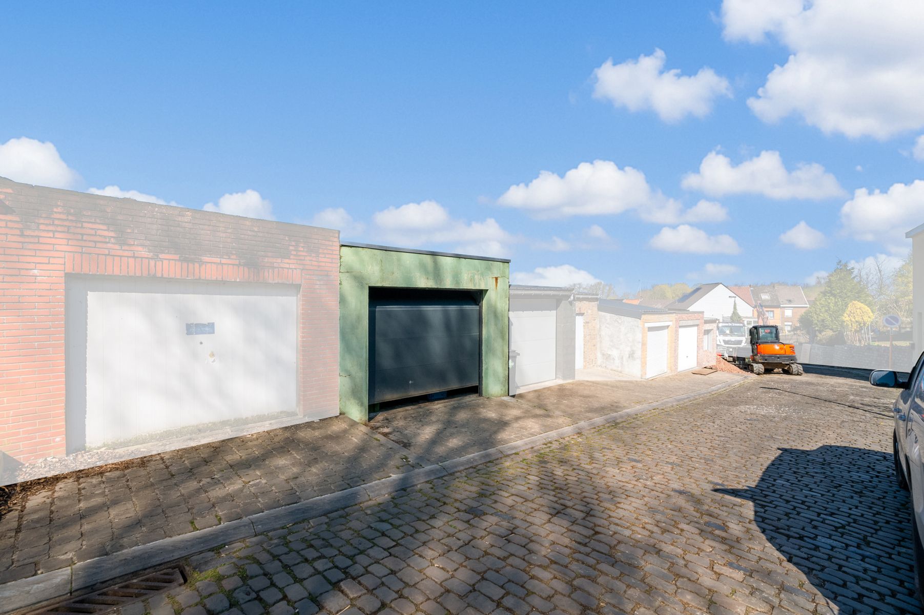 Vernieuwde eengezinswoning met garage en aangelegde tuin foto 13