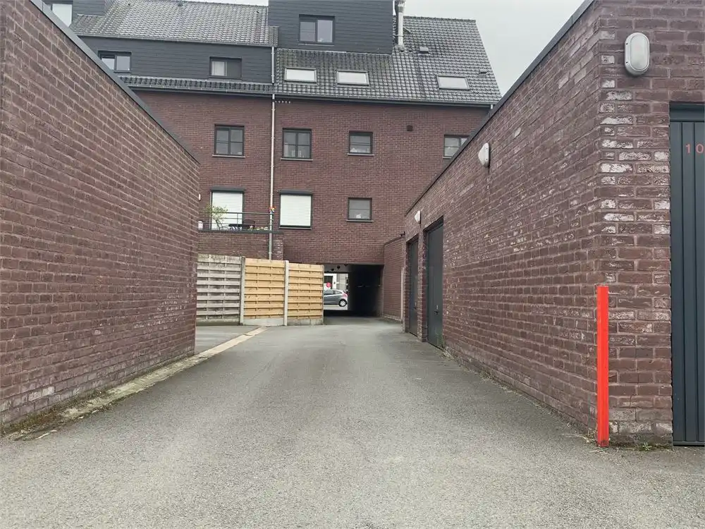 Instapklaar dakappartement met  2 slaapkamers + garage foto 11