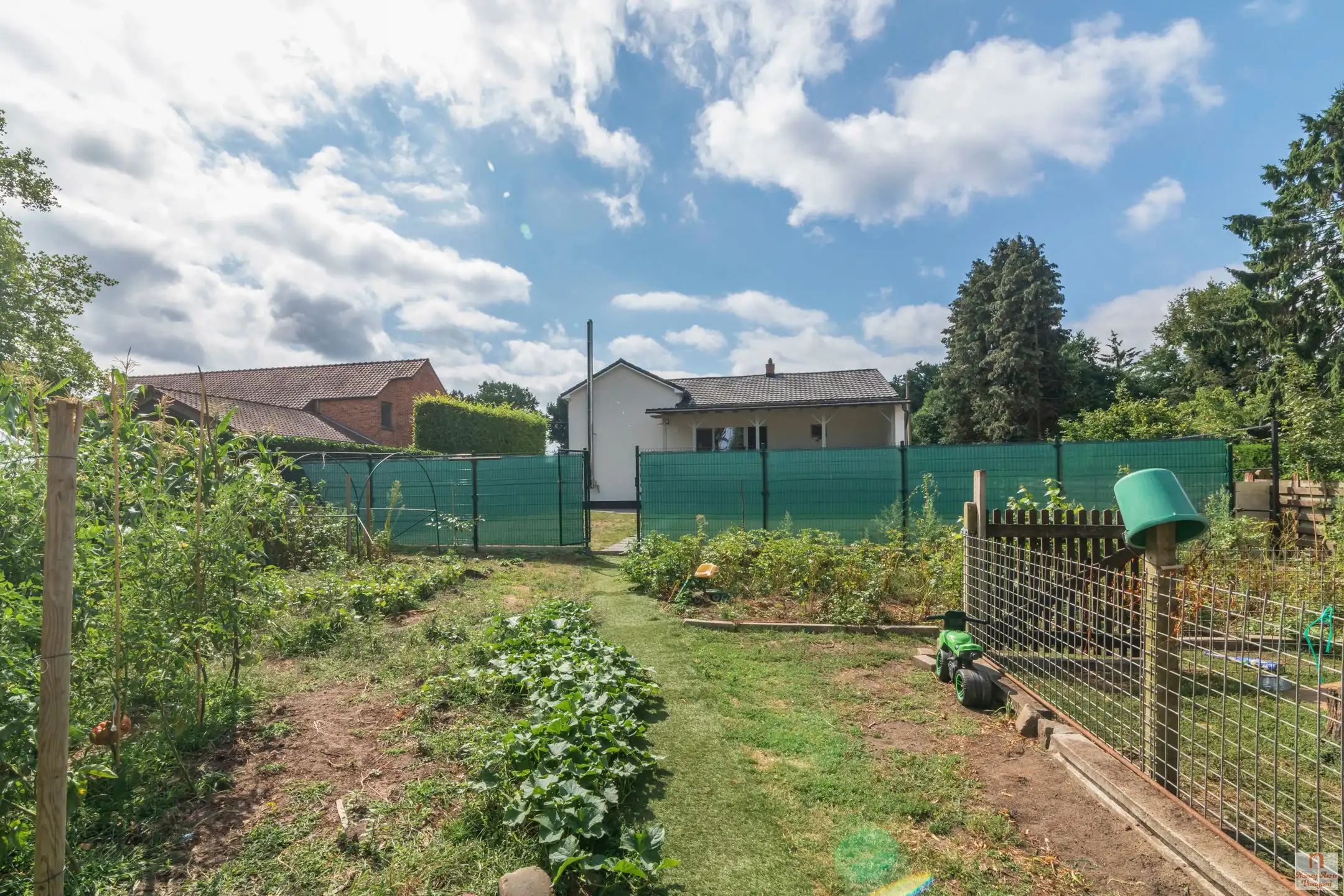 Ruime, vernieuwde woning met terras en tuin in Koersel foto 45