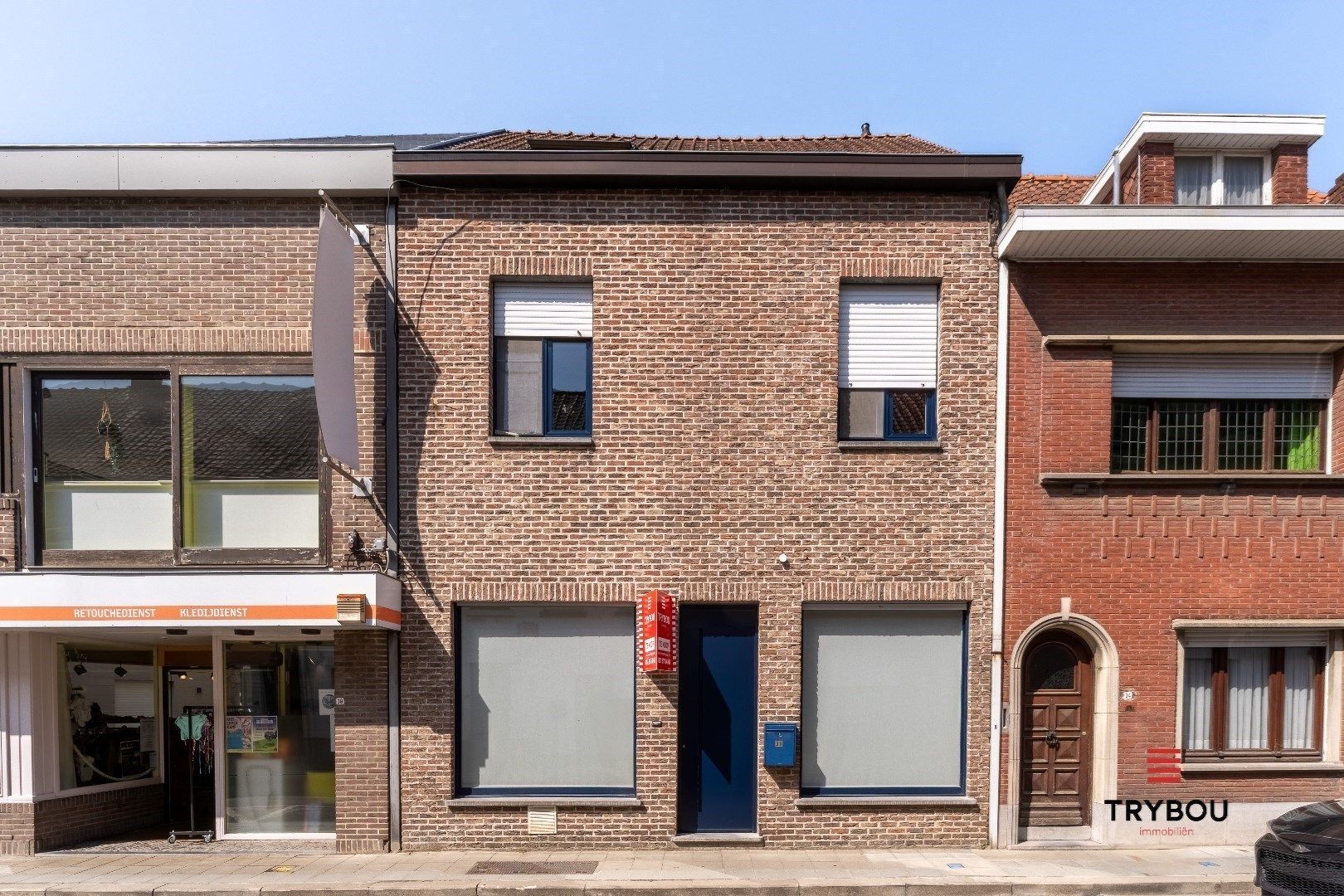 Uitstekend gelegen, ruime stadswoning met 4 slaapkamers foto {{pictureIndex}}