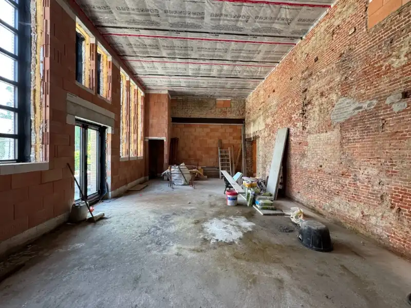 Bedrijfspand met woning foto 3