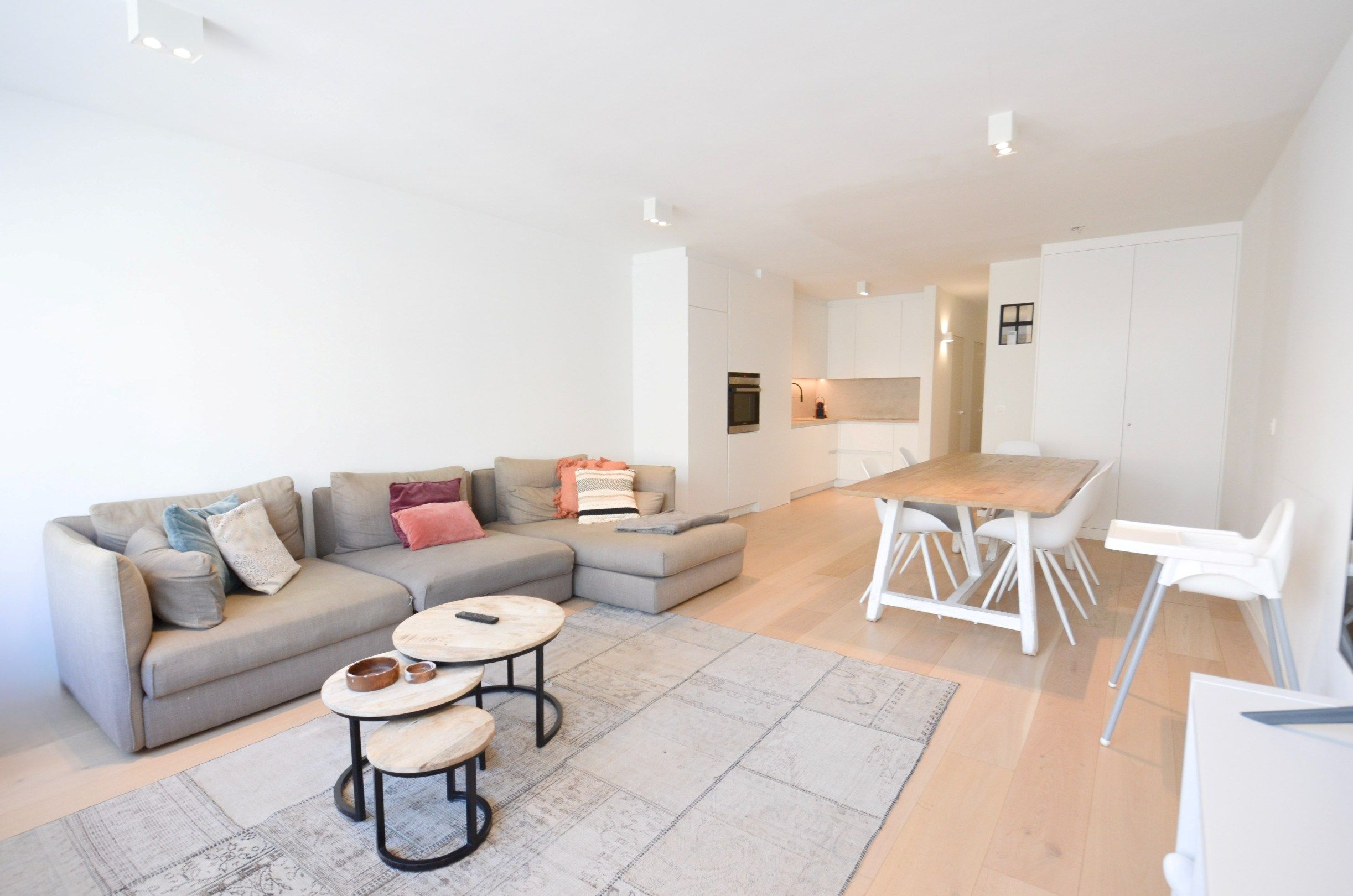 Volledig gerenoveerd, lichtrijk appartement op wandelafstand van zee en het commercieel centrum. foto 7