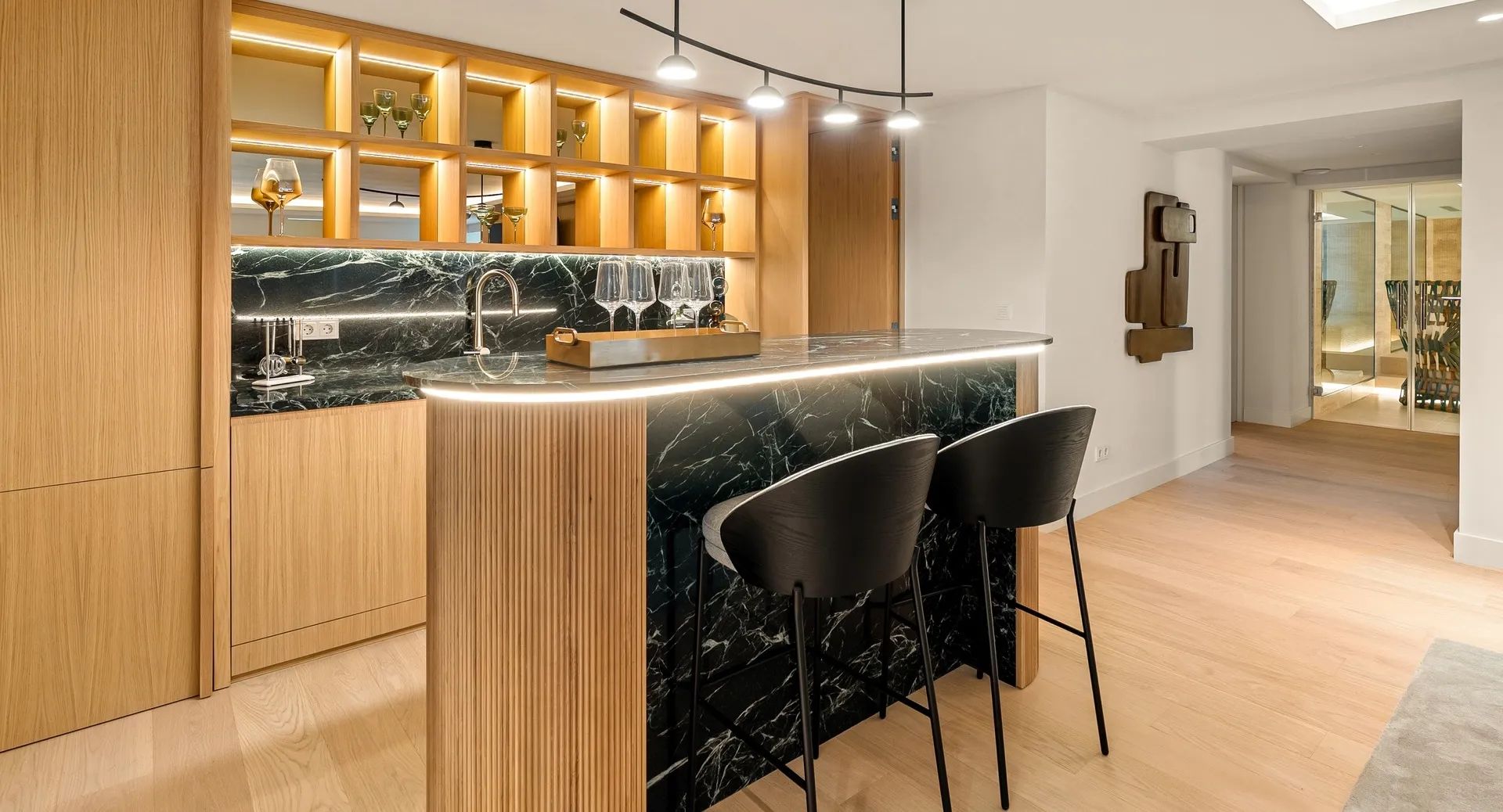 Pure perfectie in Nueva Andalucía: unieke villa met hoogwaardige afwerking foto 24