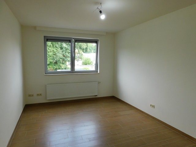 Gezinswoning met 3 slaapkamers, garage en tuin  foto 10