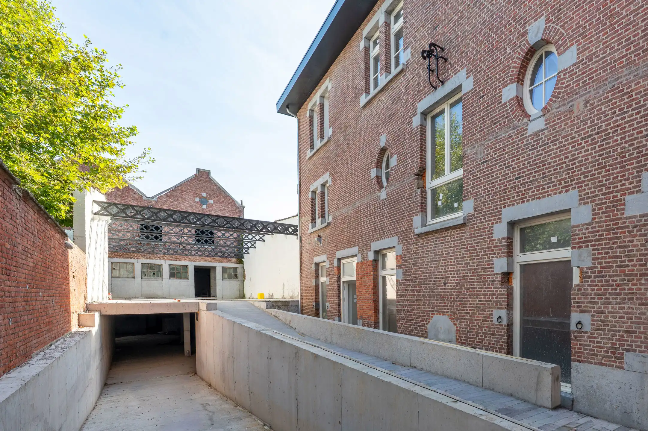 ANTWERPEN - eenslaapkamer appartement in industrieel kader.  foto 8