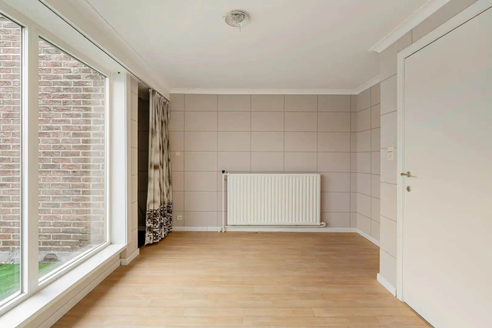 Comfortabel, zeer ruim appartement met 4 slaapkamers, terras en garage in het centrum van Neeroeteren!  foto 31