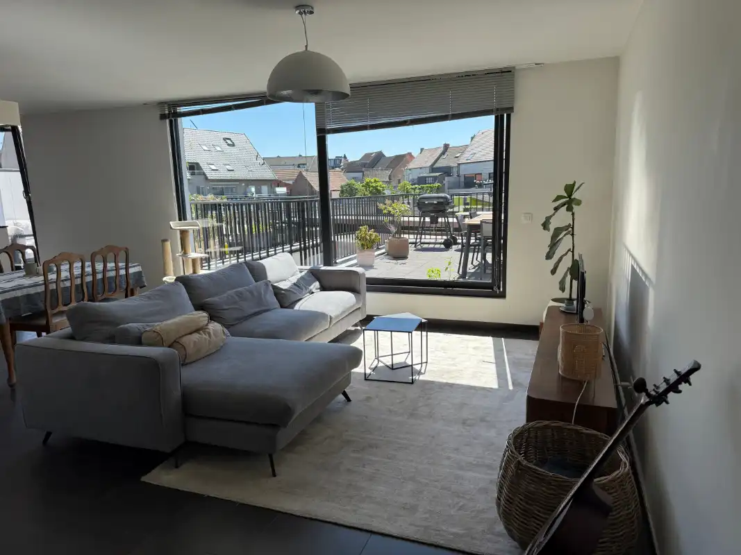 Recent appartement met twee slaapkamers met zeer groot terras en 2 autostaanplaatsen foto 2