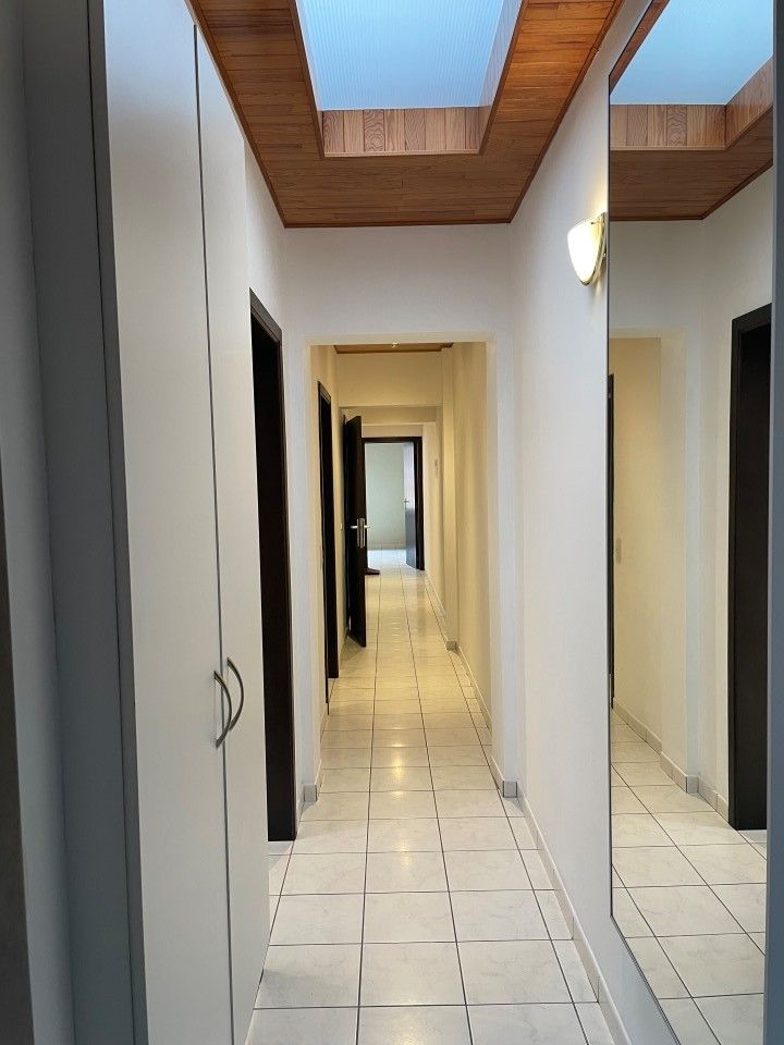 Ruim en goed gelegen appartement met 2 slaapkamers in kleine gebouw foto 4