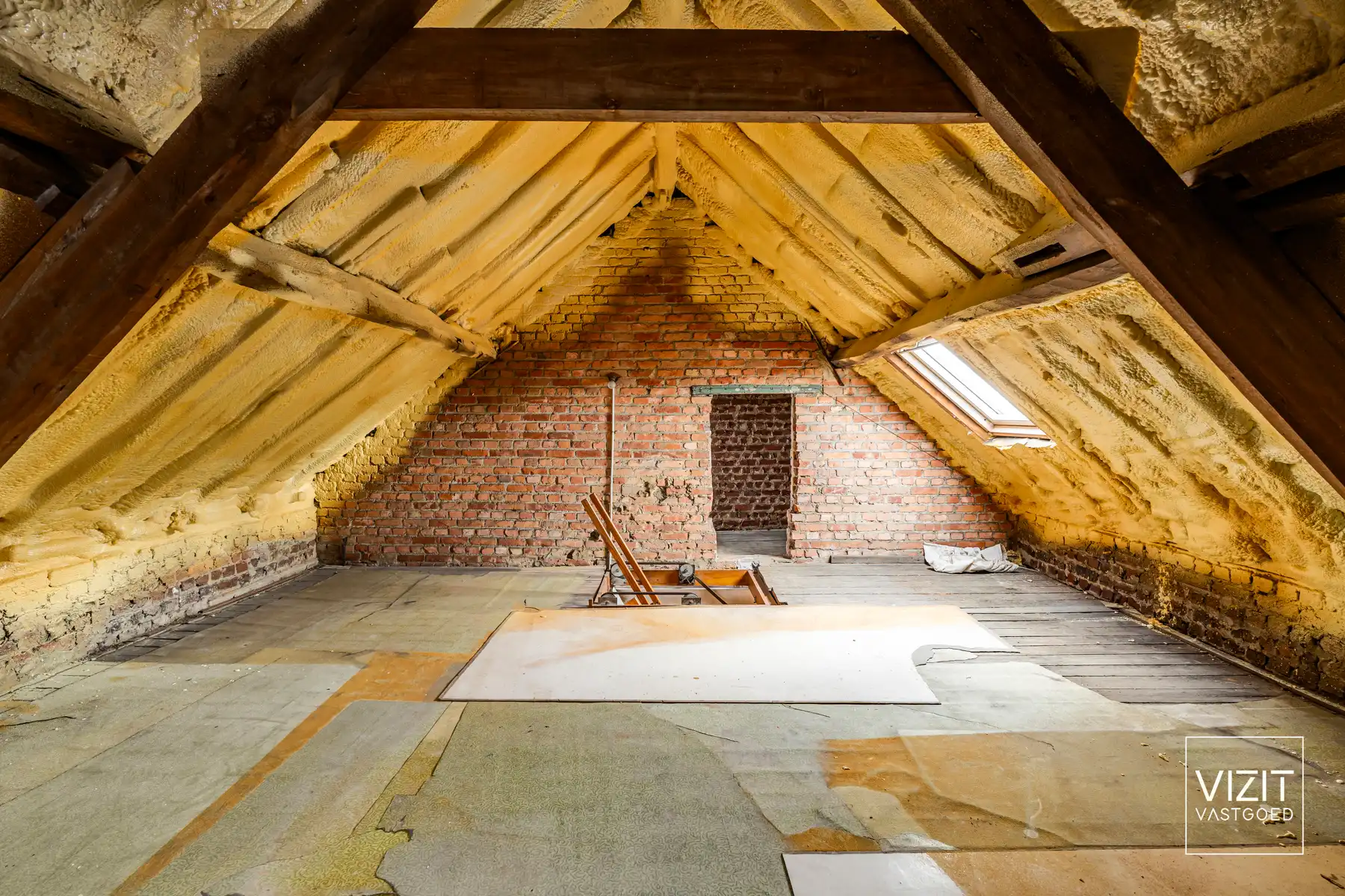 Halfopen woning met tuin en garage foto 25