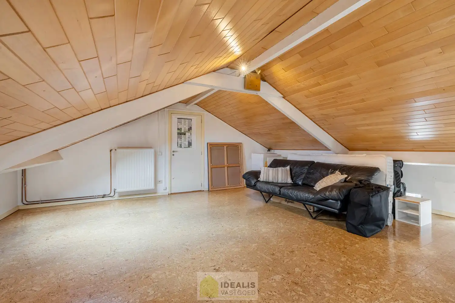EXTRA RUIME VILLA MET EEN PRACHTIG LICHTRIJKE LEEFRUIMTE, RUIME KEUKEN, 4 SLAAPKAMERS, 2 BADKAMERS EN EEN RUIM PRAKTIJK/KANTOORGEDEELTE OP EEN RIANT EN CENTRAAL PERCEEL VAN MAAR LIEFST 16A 27CA OP EEN GUNSTIGE LOCATIE NABIJ HET CENTRUM VAN ACHEL! foto 57