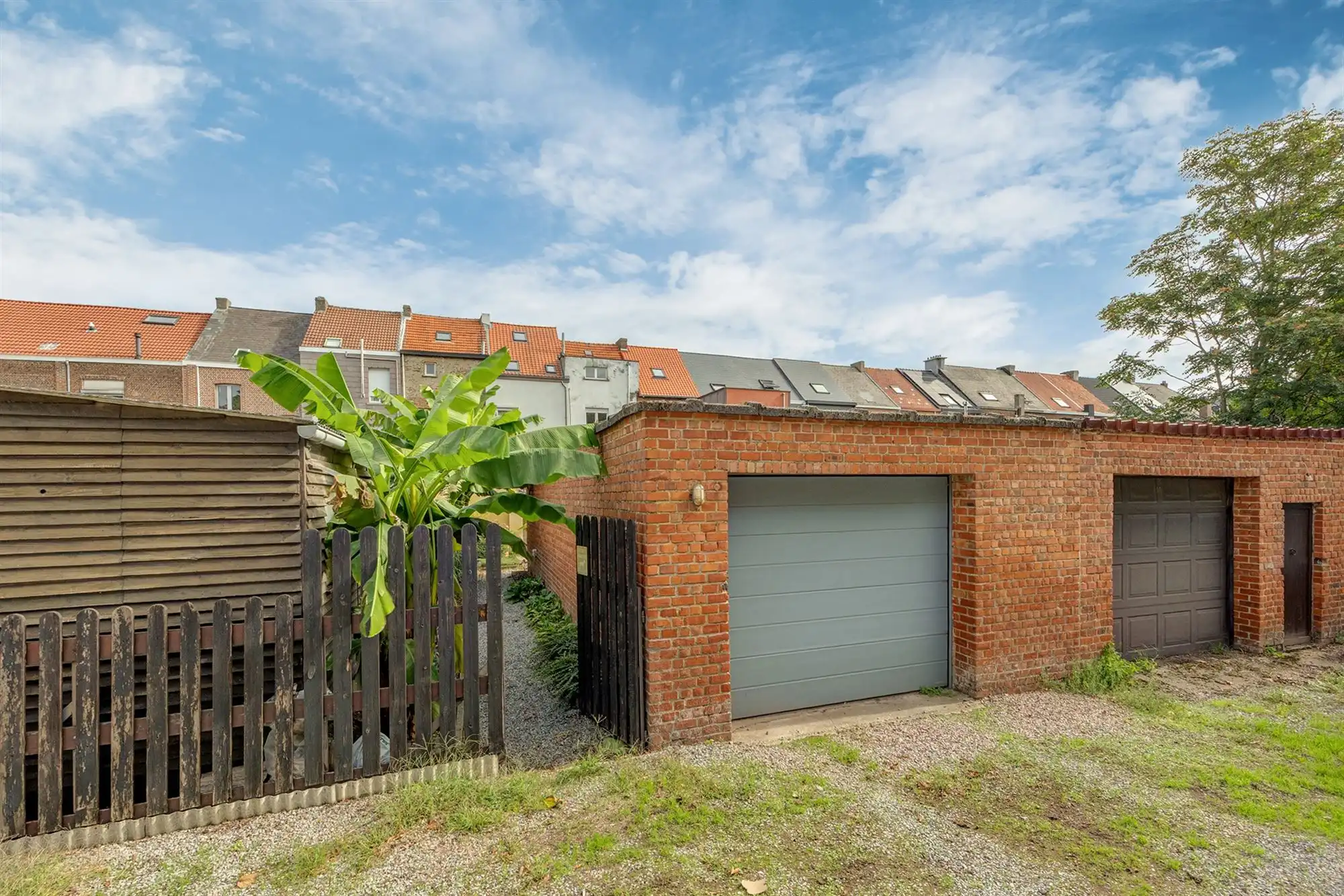 Gezinswoning met drie slaapkamers, tuin en garage foto 16
