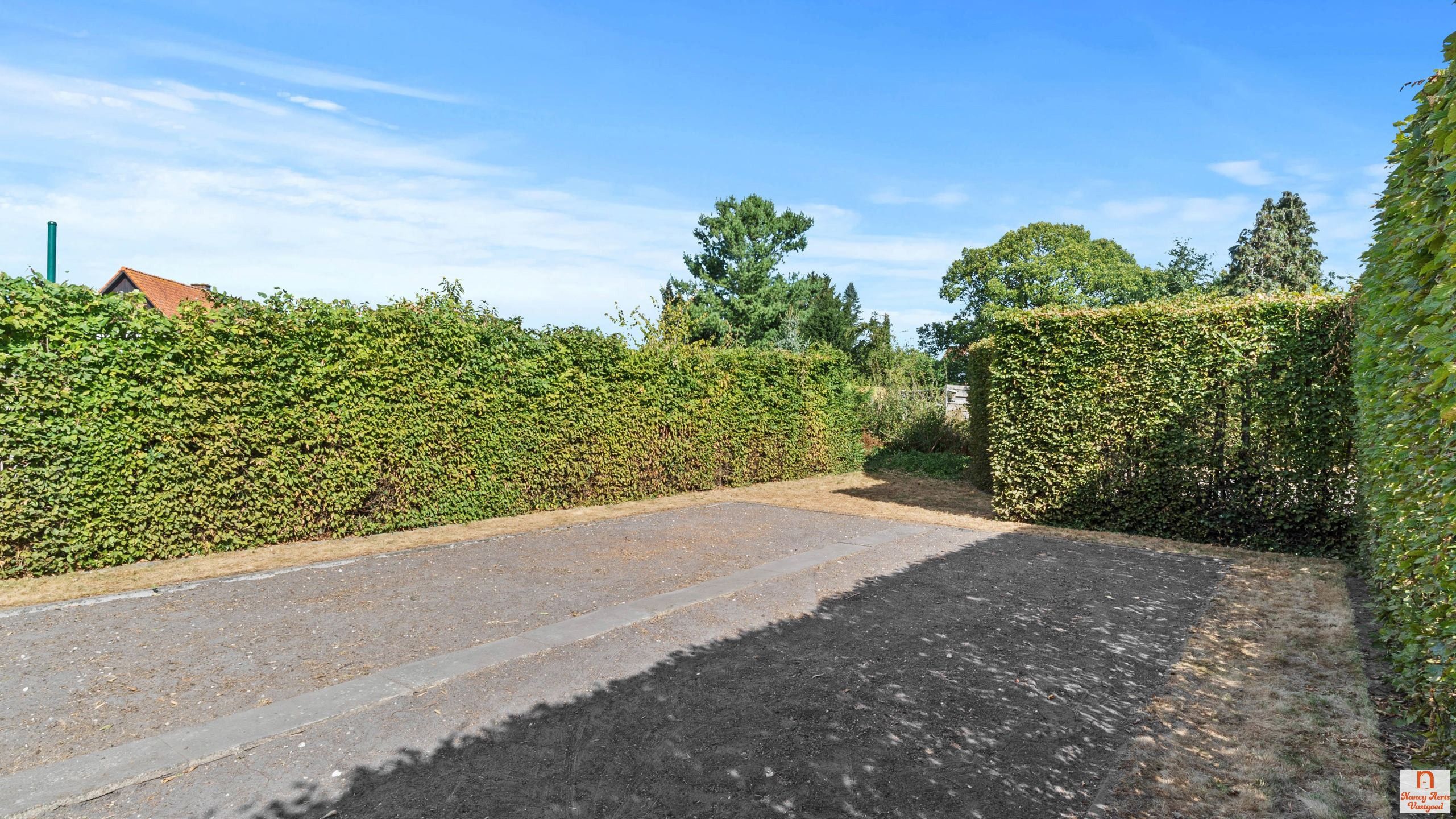 Instapklare woning met uitzonderlijk grote tuin met vijver foto 39
